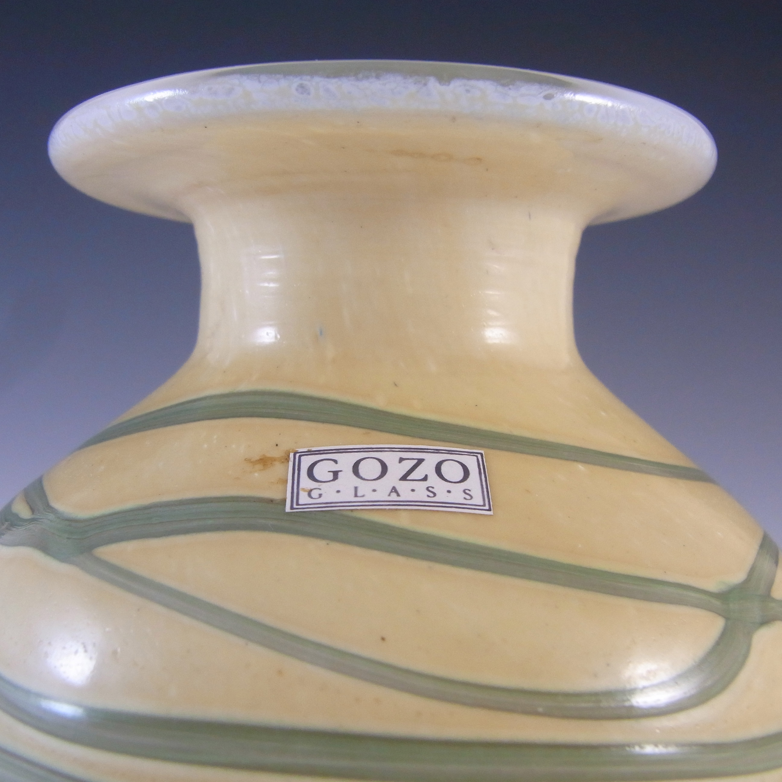 SIGNED Gozo Maltese Green & Cream Glass 'Springtime' Vase - Click Image to Close