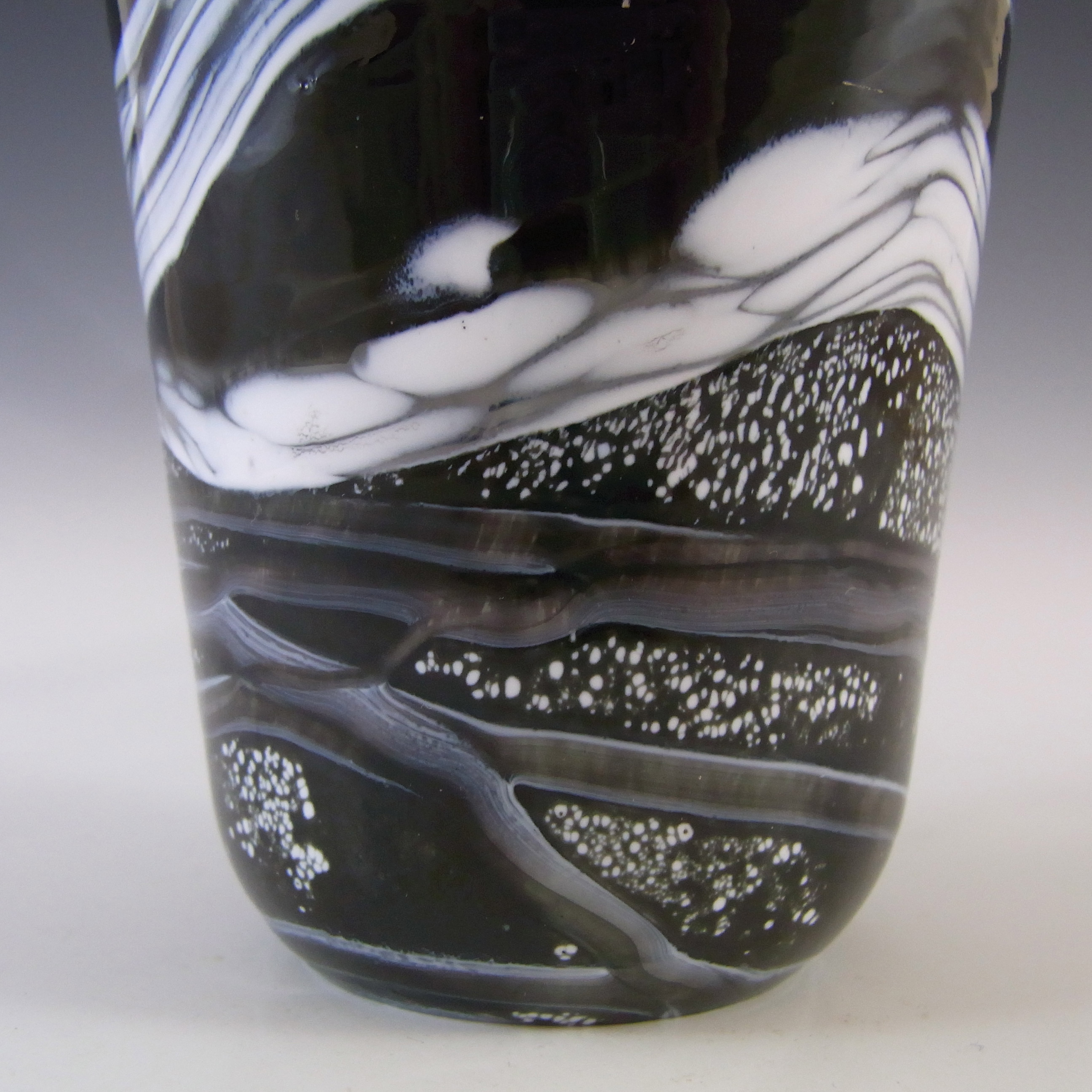 (image for) SIGNED Gozo Maltese Black & White Glass 'Noir' Vase - Click Image to Close
