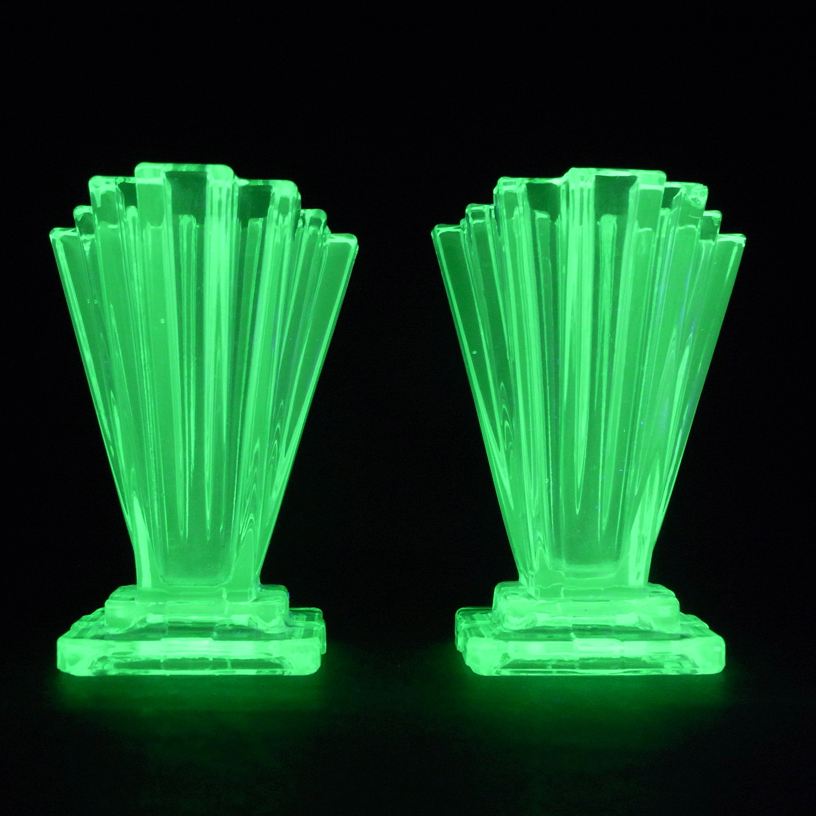 (image for) Bagley #334 Pair of Art Deco 4" Green Glass 'Grantham' Vases - Click Image to Close