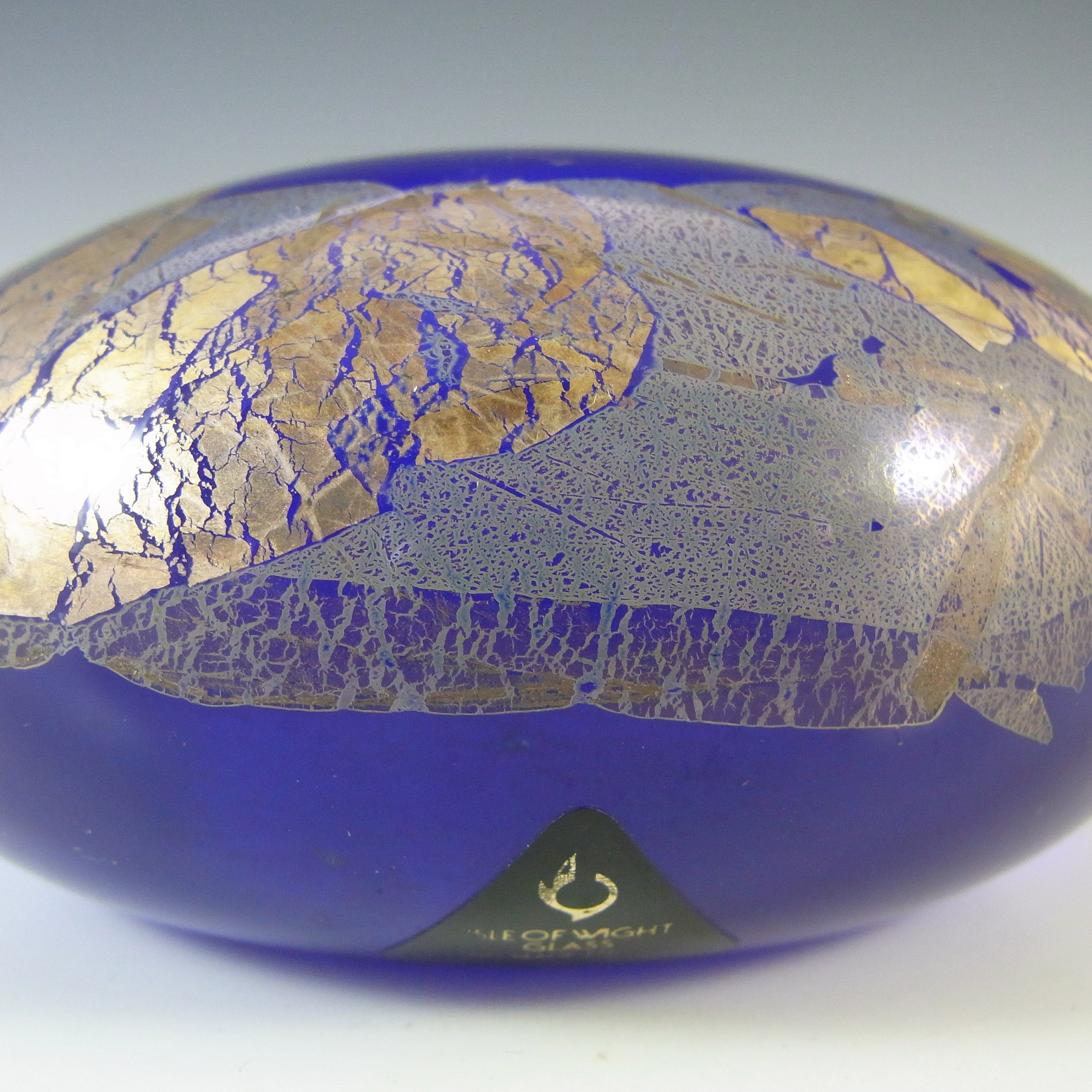 (image for) Isle of Wight Studio / Harris 'Azurene Blue' Glass Paperweight - Click Image to Close