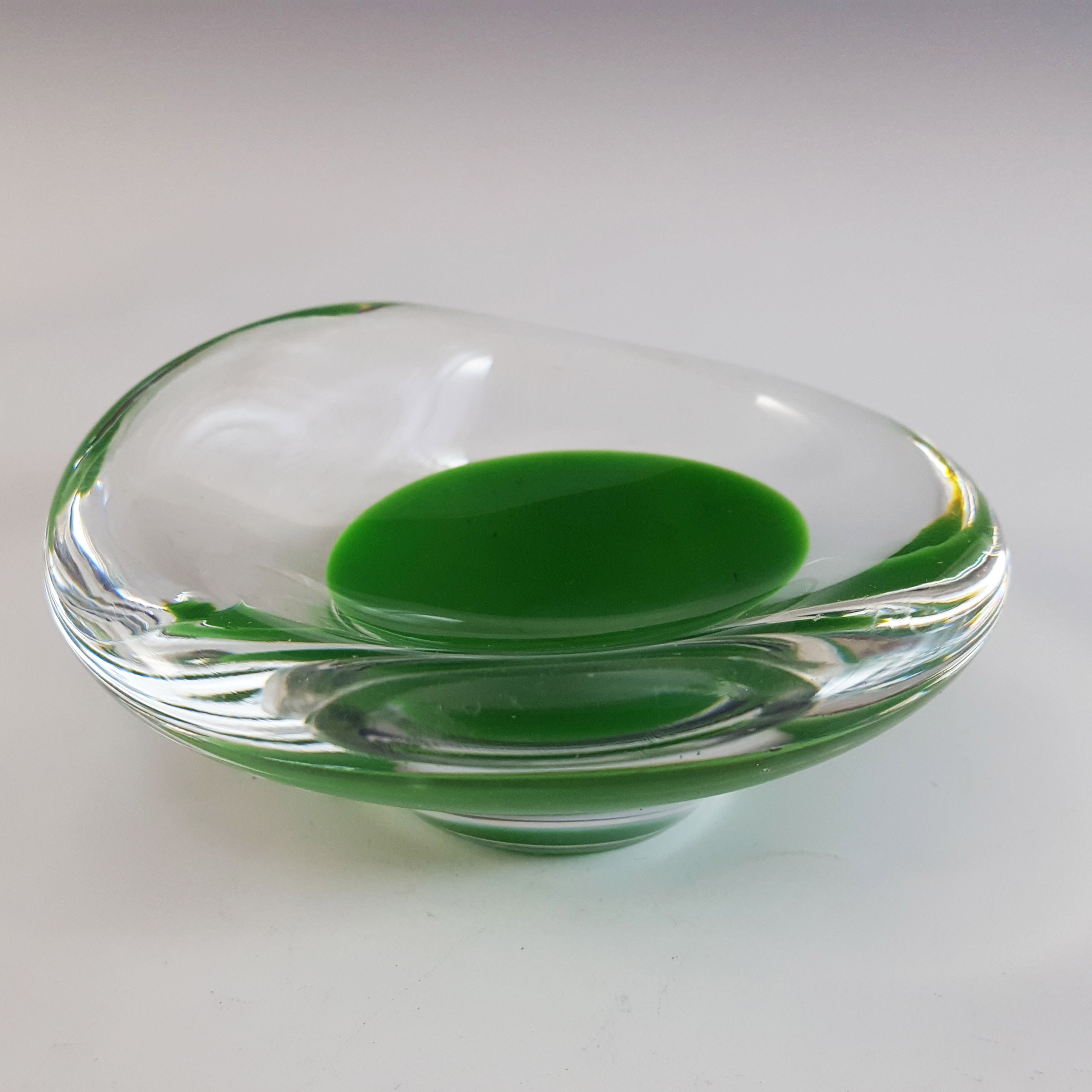 SIGNED Kosta Boda Green Glass Bowl by Vicke Lindstrand #1128 - Click Image to Close