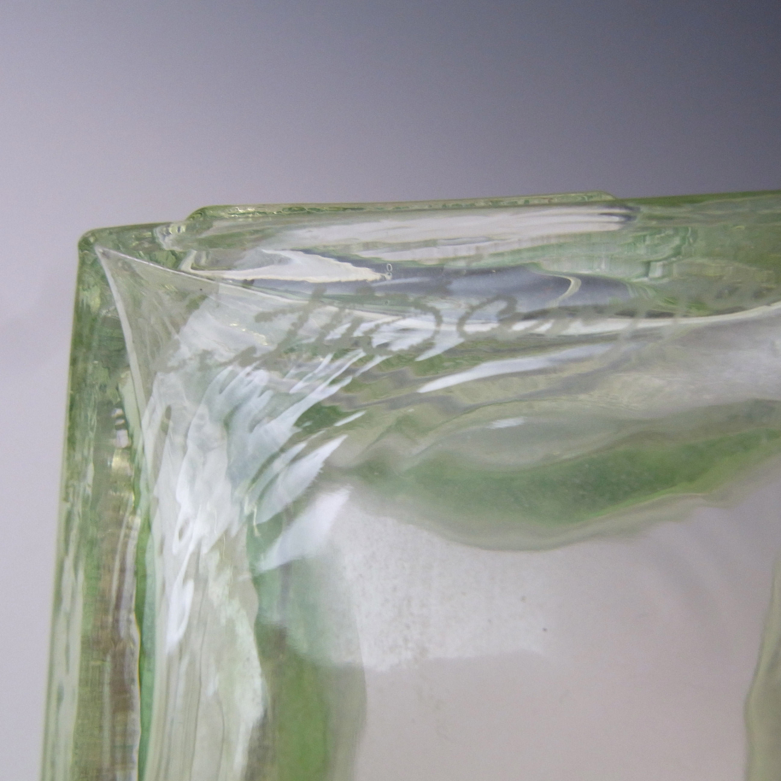 SIGNED Kumela Finnish Green Glass Vase by Pentti Sarpaneva - Click Image to Close