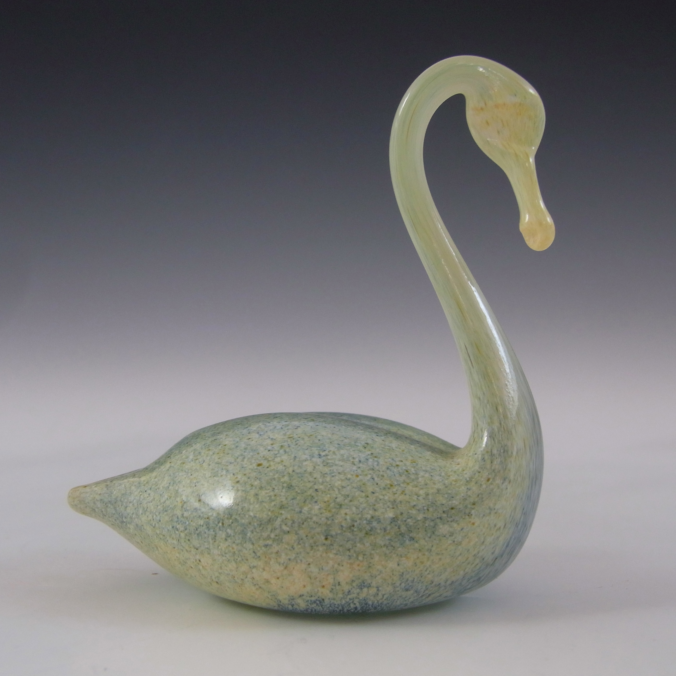 (image for) LABELLED Langham Vintage British Speckled Cream Glass Swan - Click Image to Close