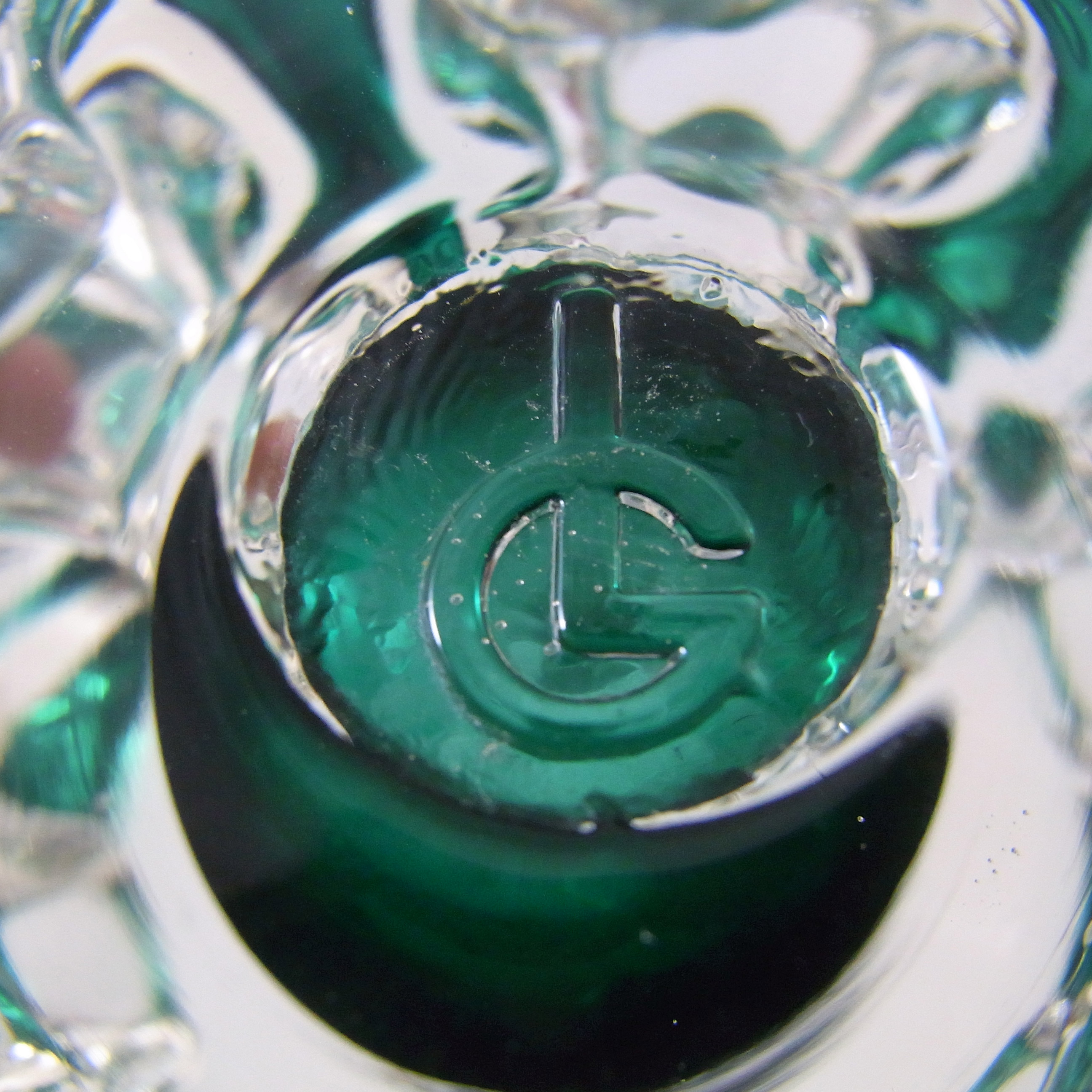 LABELLED Liskeard Green Glass "Knobbly" Vase by Jim Dyer - Click Image to Close