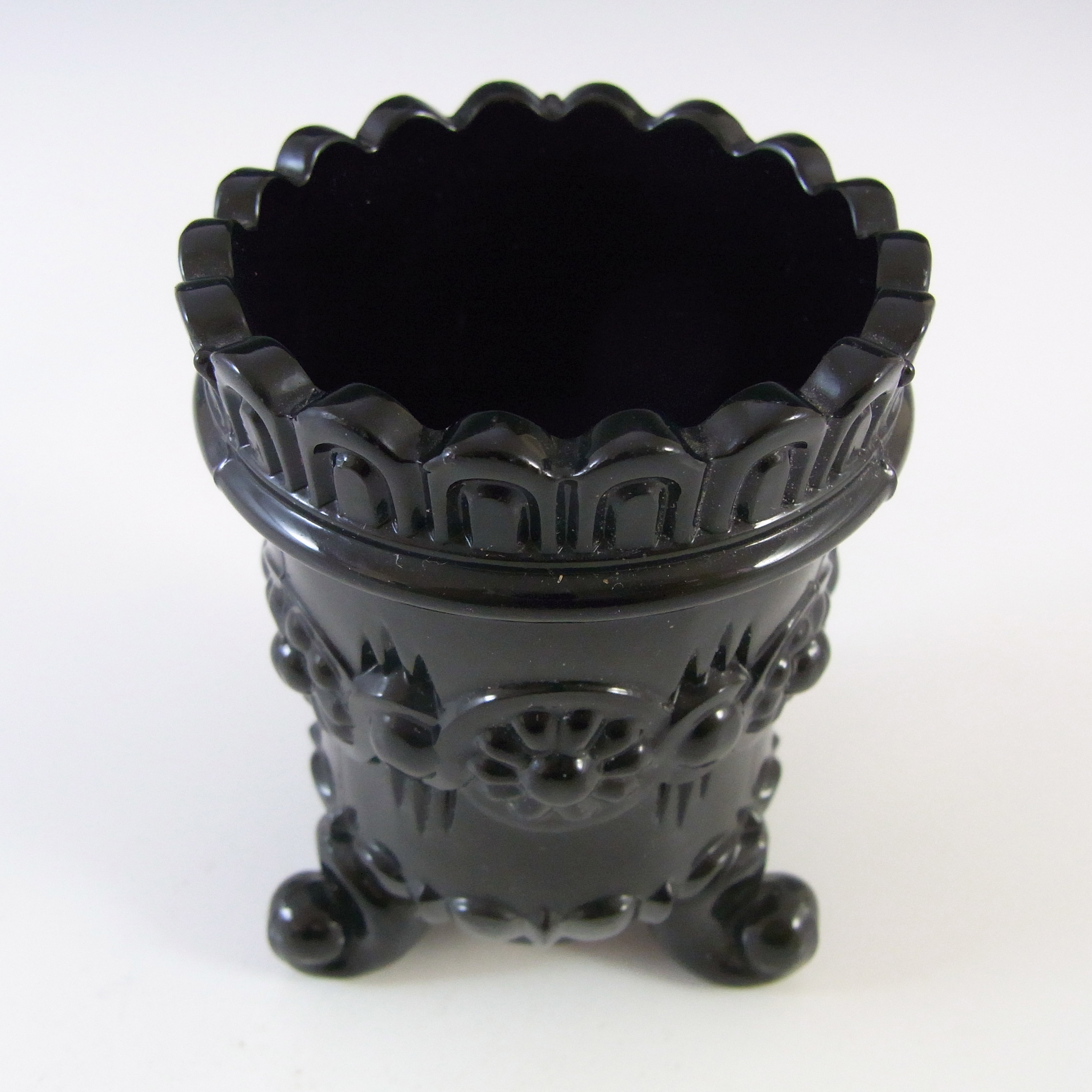 Victorian Black Milk Glass Vitro-Porcelain 'Daisy' Spill Vase - Click Image to Close