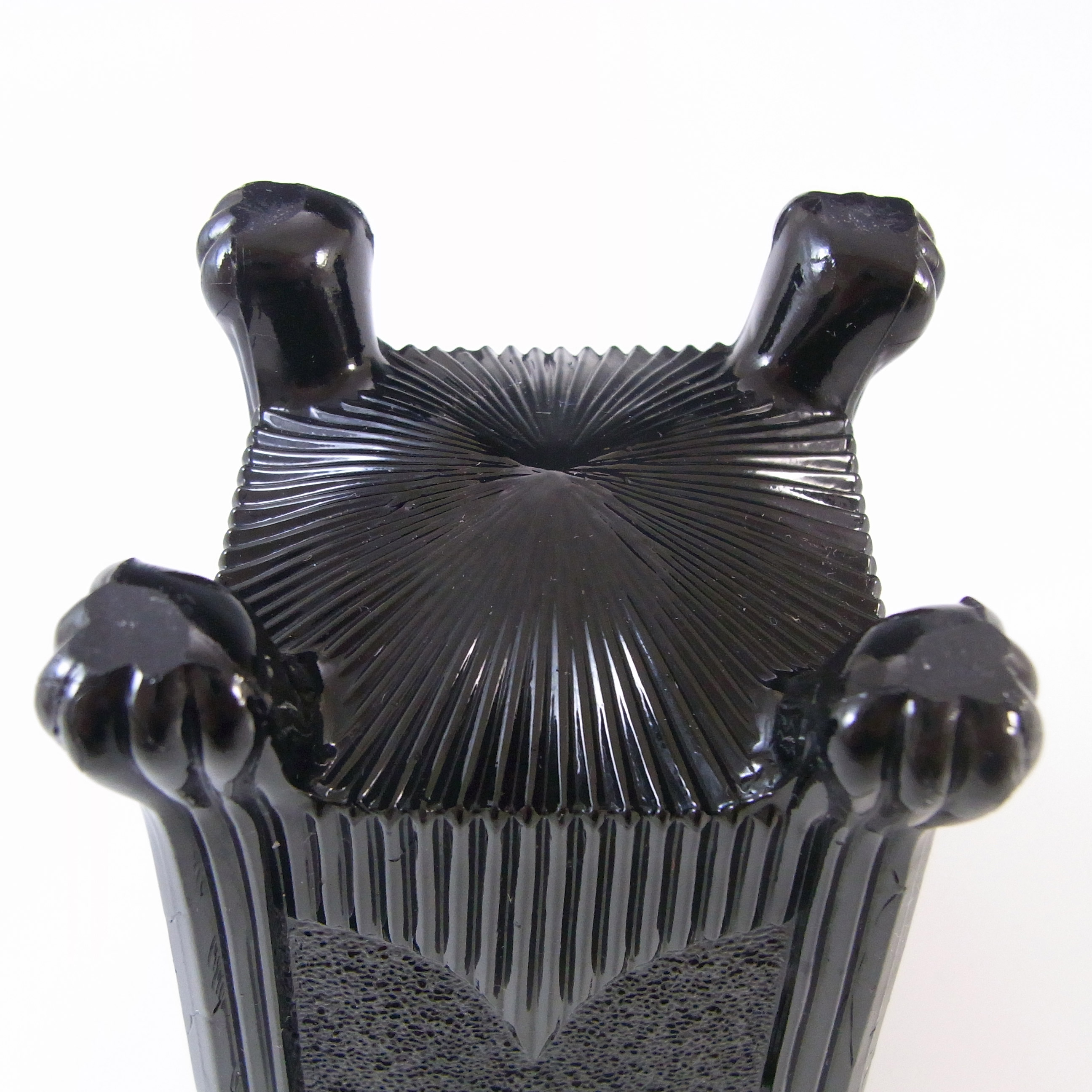 Sowerby #1160 Victorian Black Milk / Vitro-Porcelain Glass Spill Vase - Click Image to Close