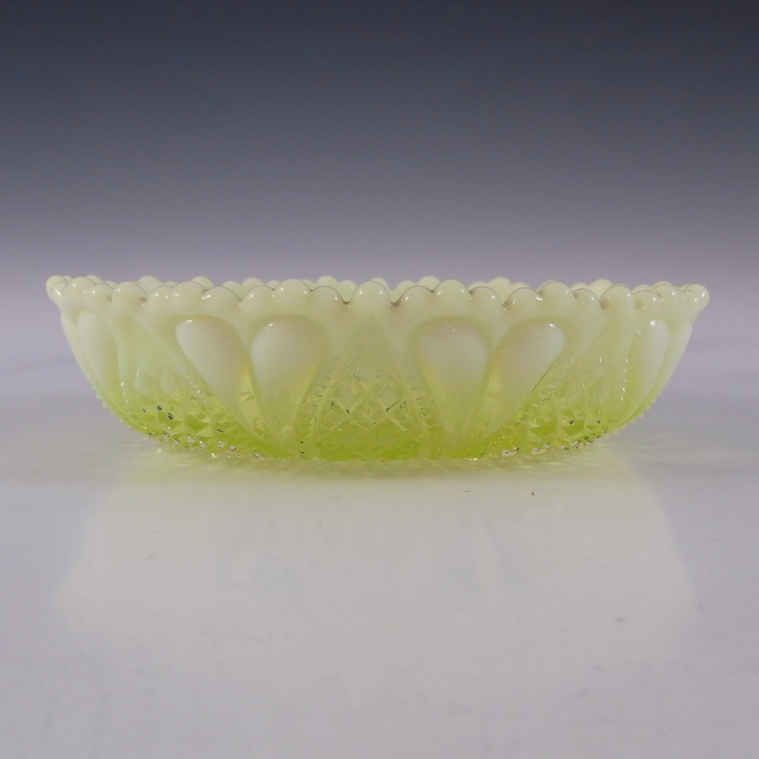 (image for) Davidson Primrose Pearline Vaseline Glass 'William & Mary' Bowl - Click Image to Close