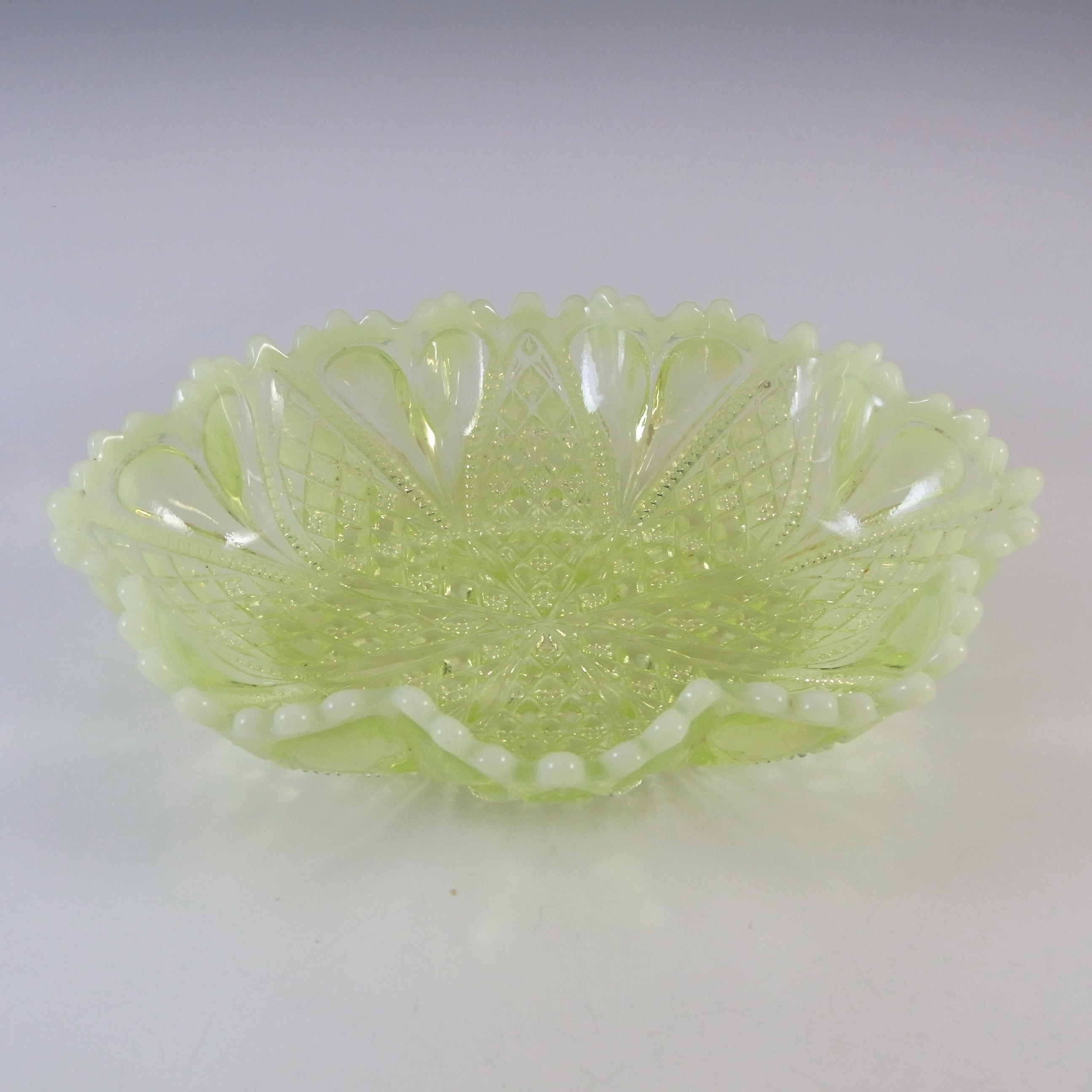Davidson Primrose Pearline Glass 8.25" 'William & Mary' Bowl - Click Image to Close