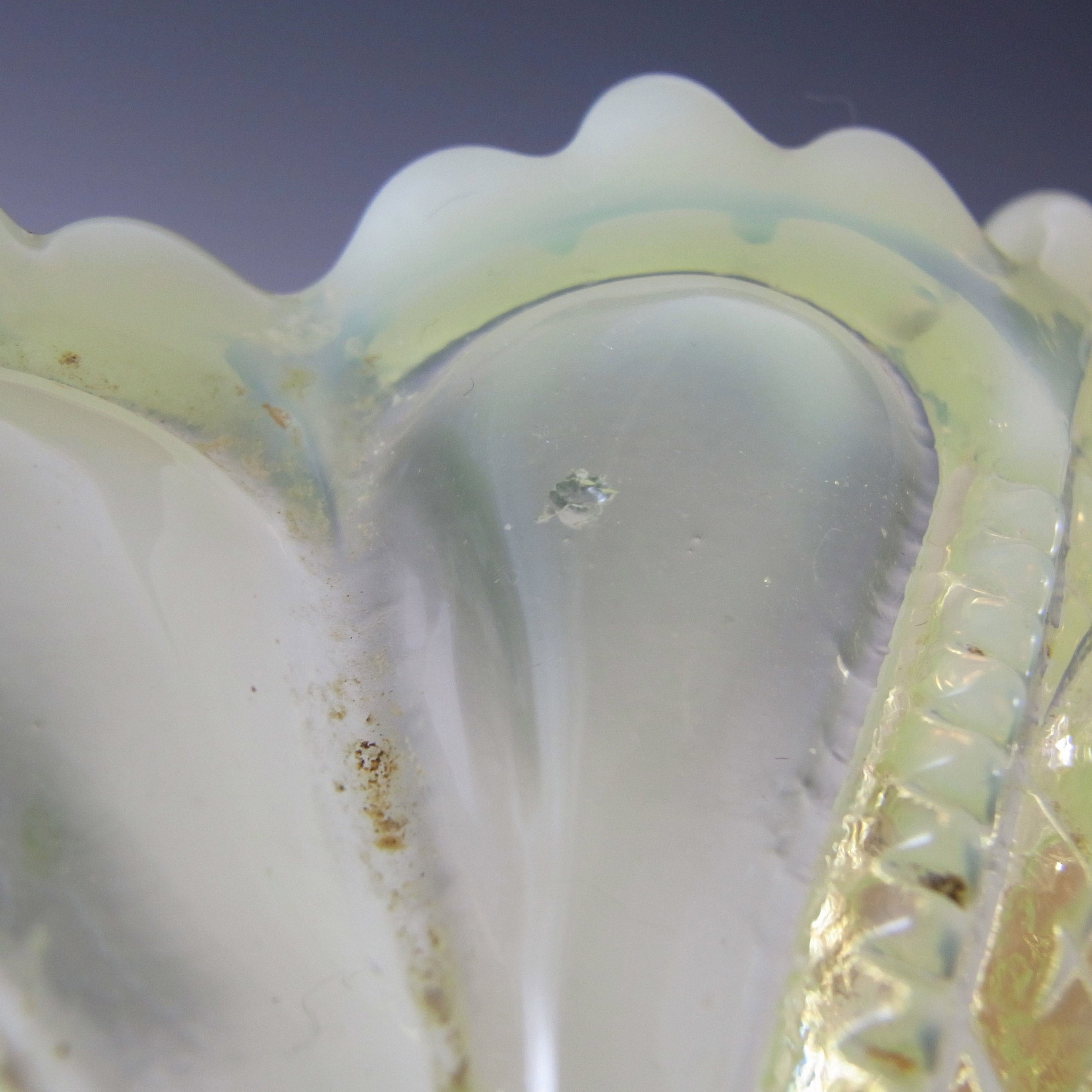 Davidson Primrose Pearline Glass 8.25" 'William & Mary' Bowl - Click Image to Close