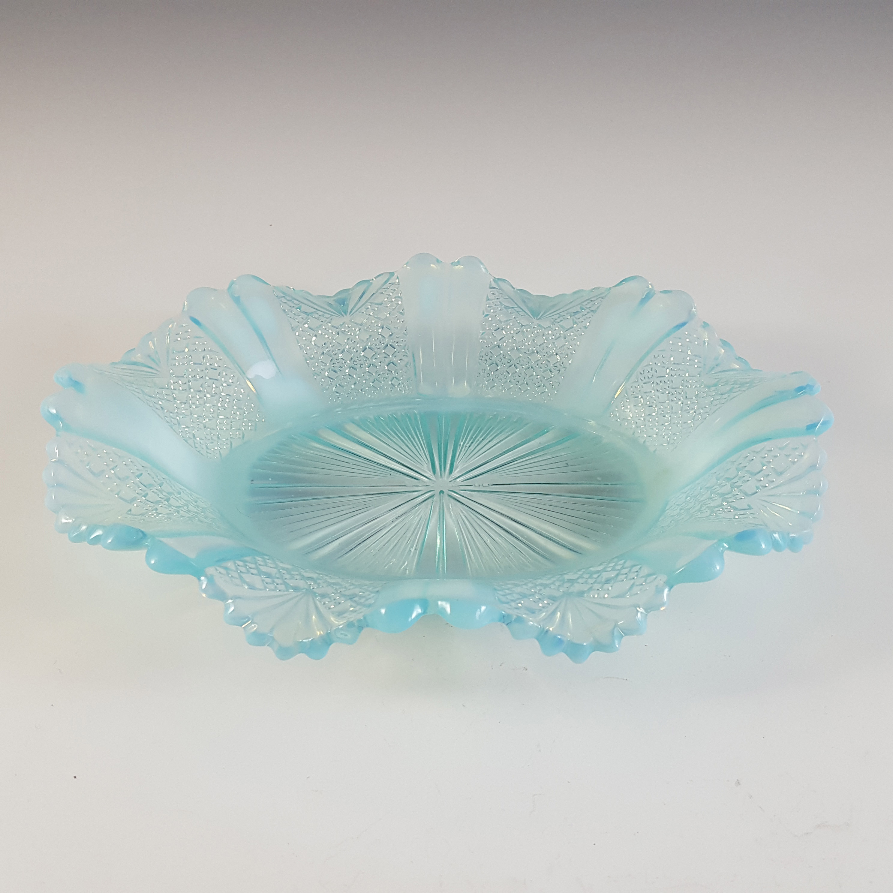 Davidson Moonshine Pearline Opalescent Glass 'Richelieu' Bowl - Click Image to Close