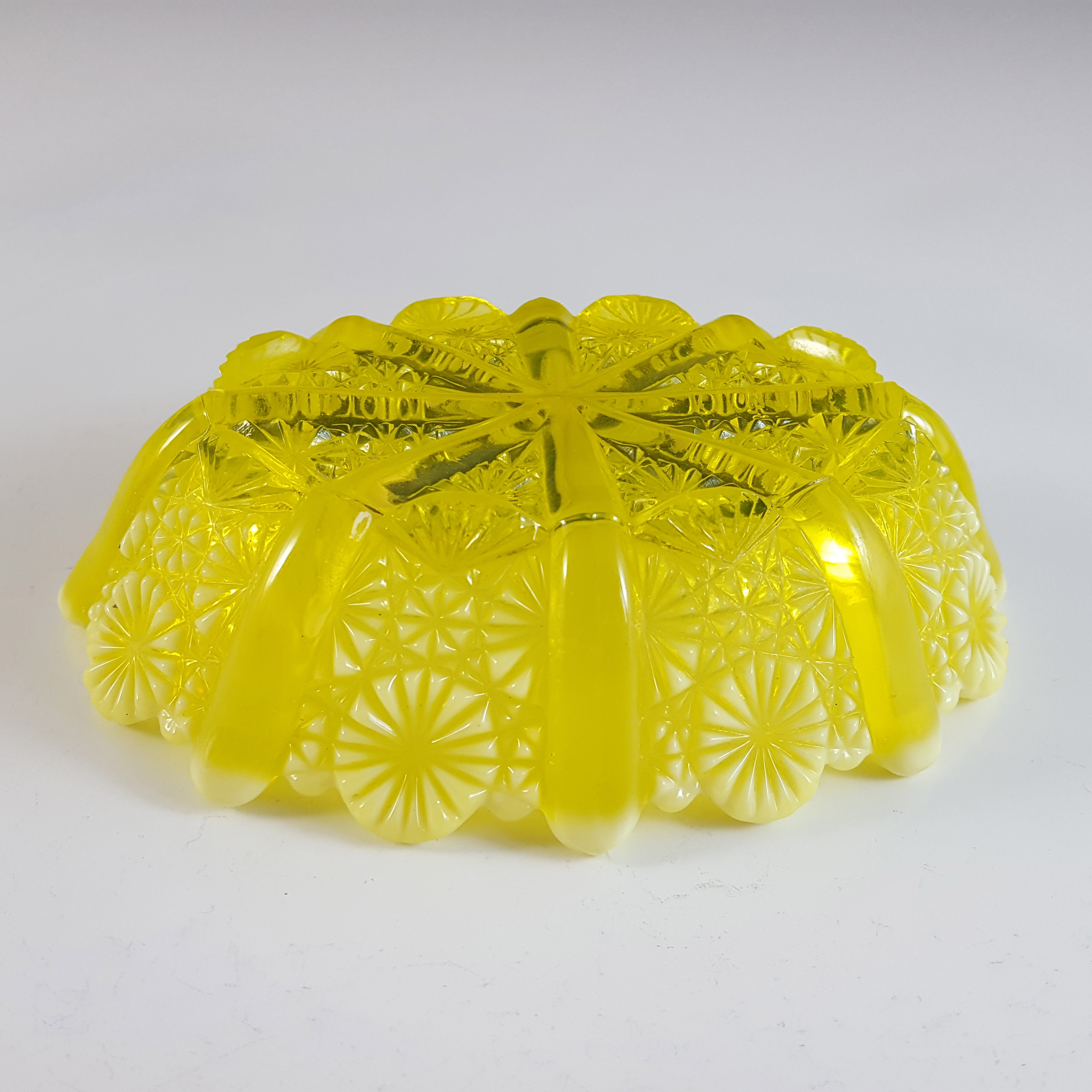 Davidson Primrose Pearline Glass 'Lady Chippendale' Bowl - Click Image to Close