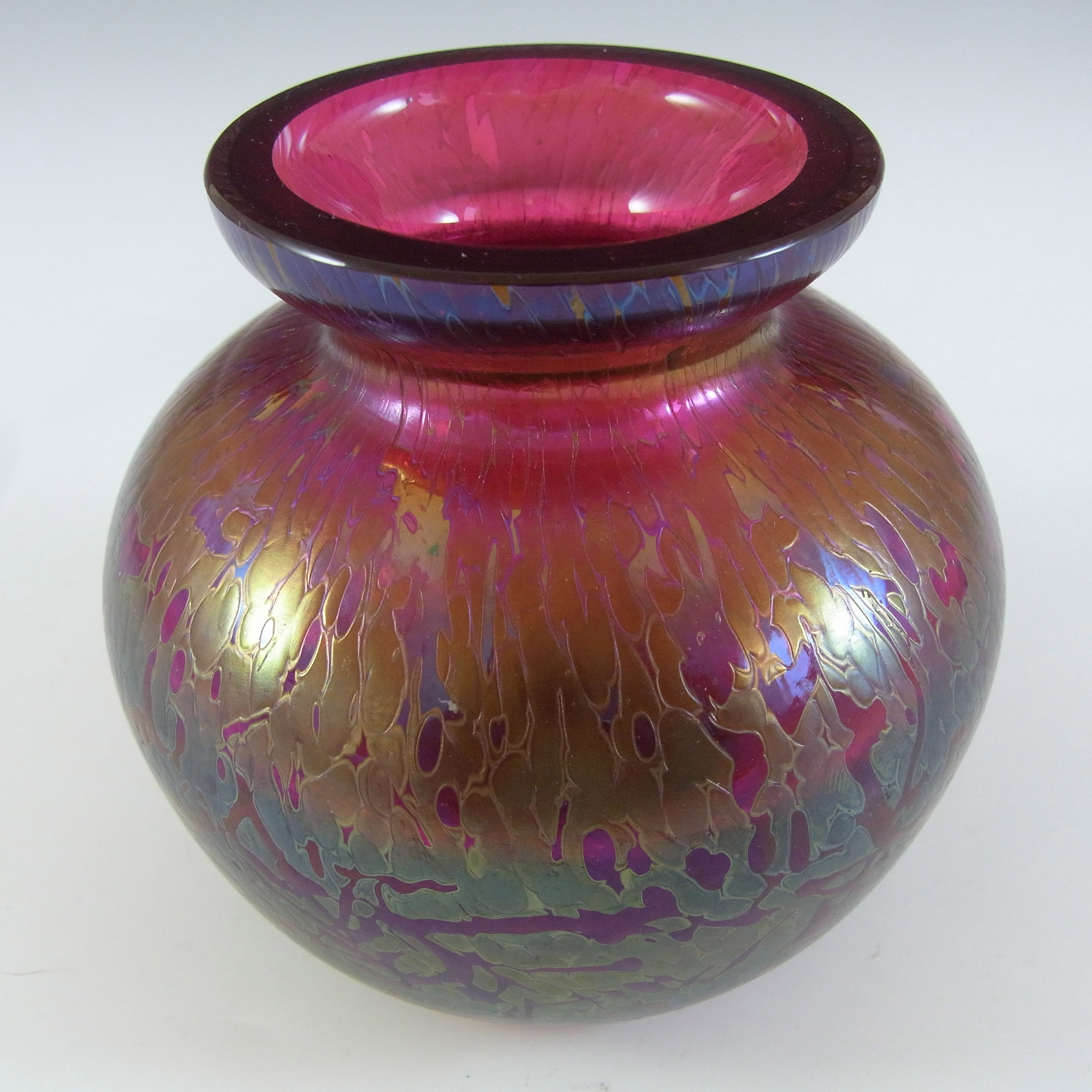 MARKED Royal Brierley Iridescent Pink Glass 'Studio' Vase - Click Image to Close