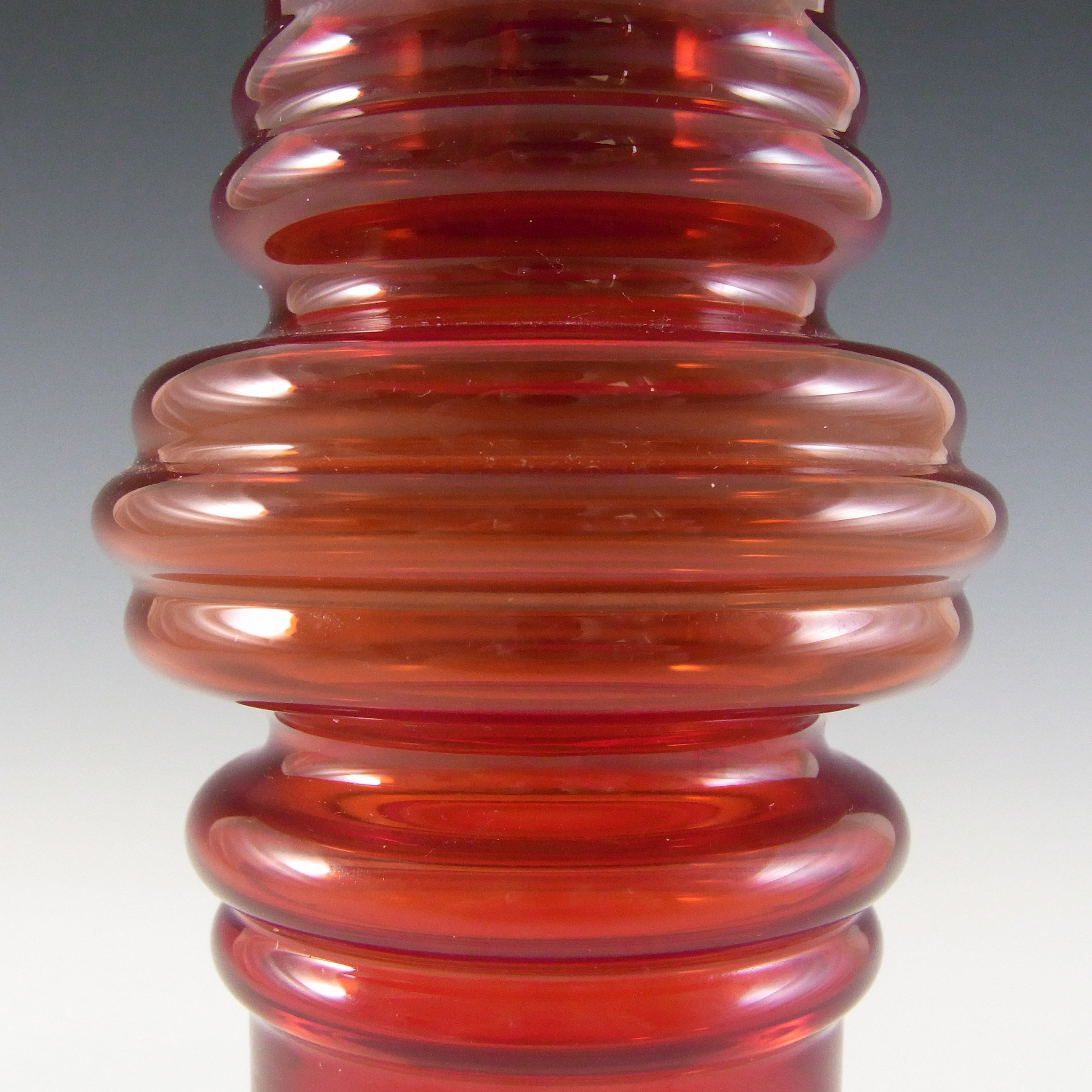 Riihimaki #1516 Riihimaen Red Glass 'Tulppaani' Vase - Click Image to Close