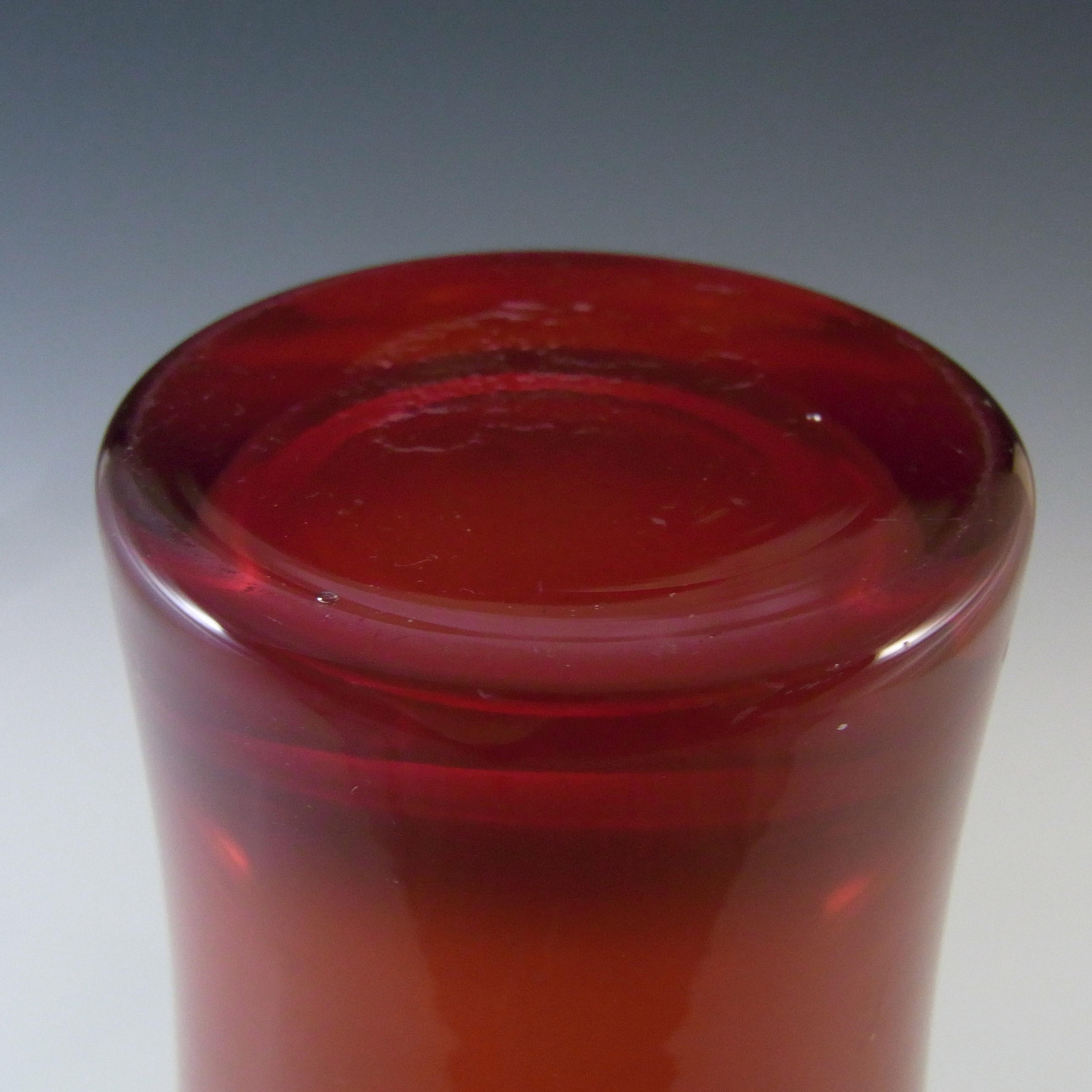 Riihimaki #1376 Riihimaen Lasi Oy Red Glass Vase - Click Image to Close