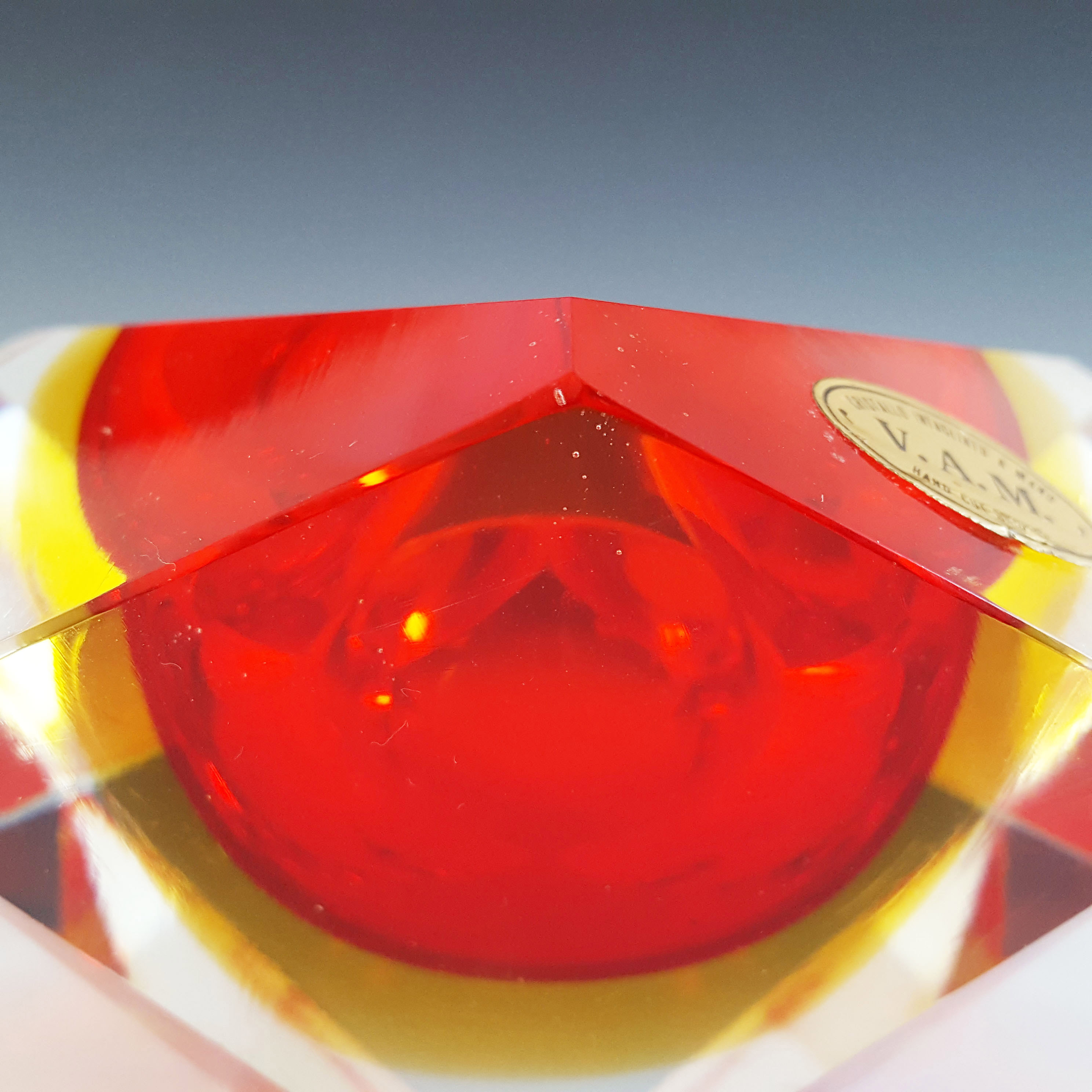 Vetri Molati Murano Faceted Red & Amber Sommerso Glass Bowl - Click Image to Close