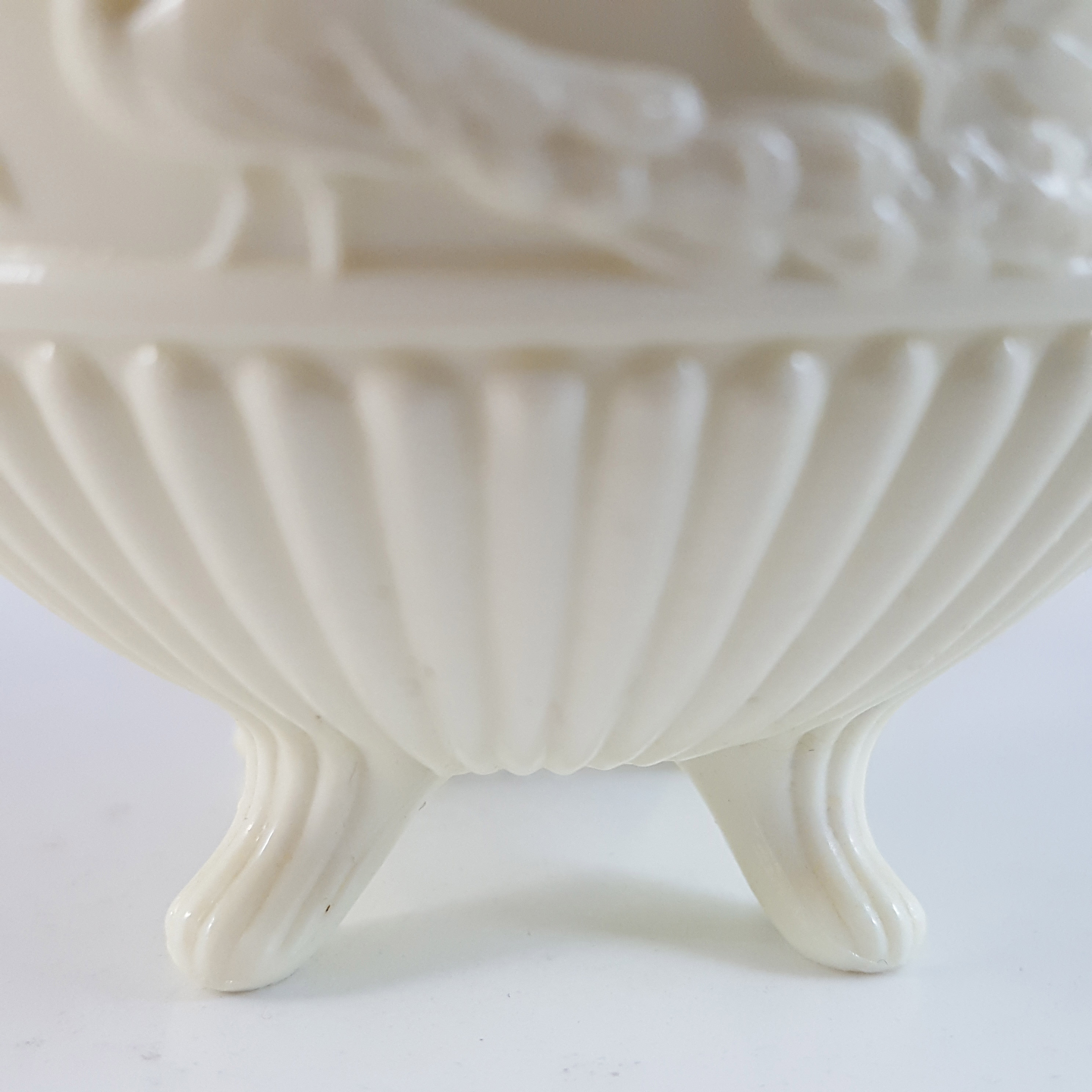 Sowerby #1350 Victorian Queen's Ivory Milk Glass Bowl - Marked - Click Image to Close