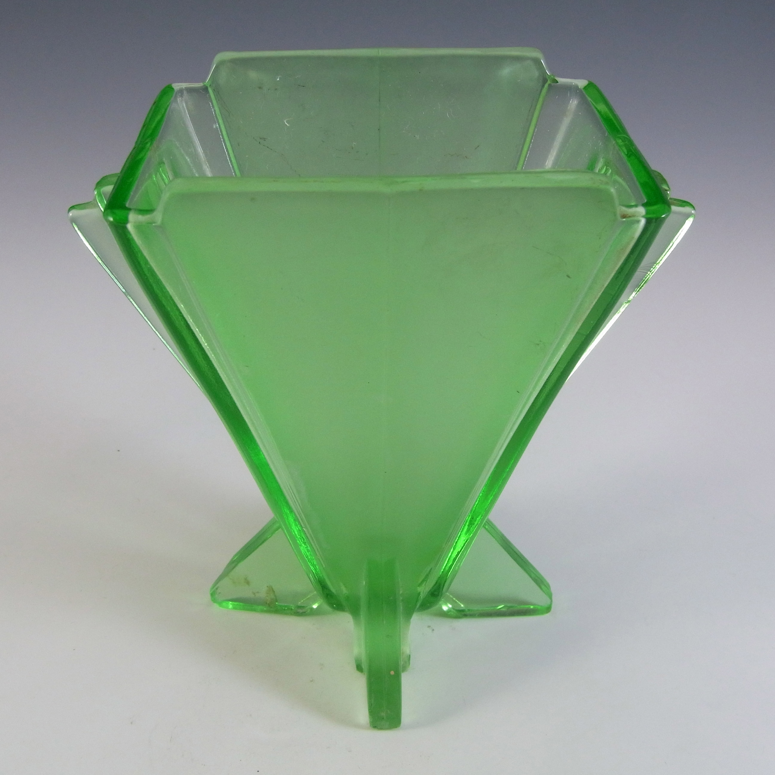 Stölzle #19256 Czech Art Deco Vintage Green Glass Vase - Click Image to Close
