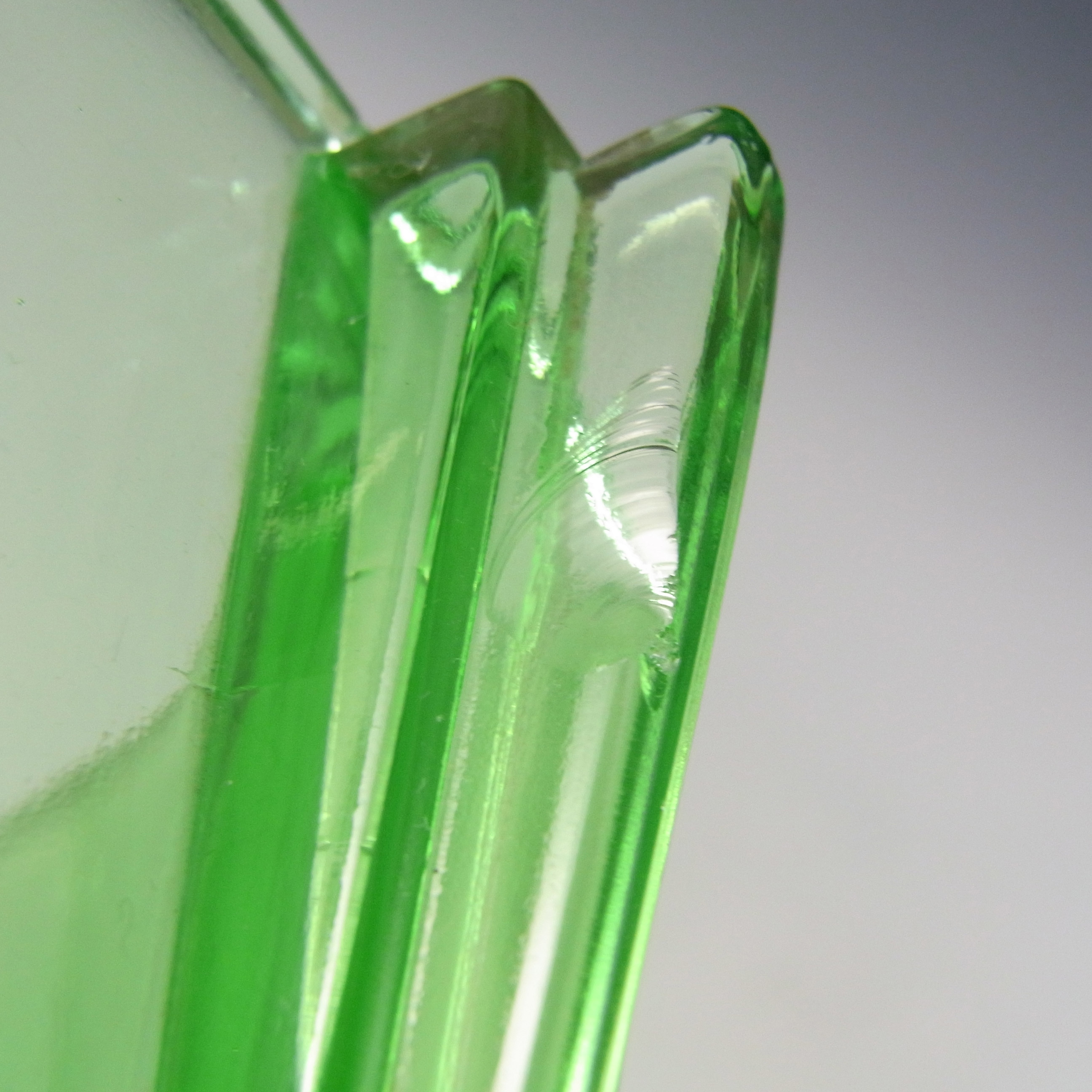 (image for) Stölzle #19256 Czech Art Deco Vintage Green Glass Vase - Click Image to Close