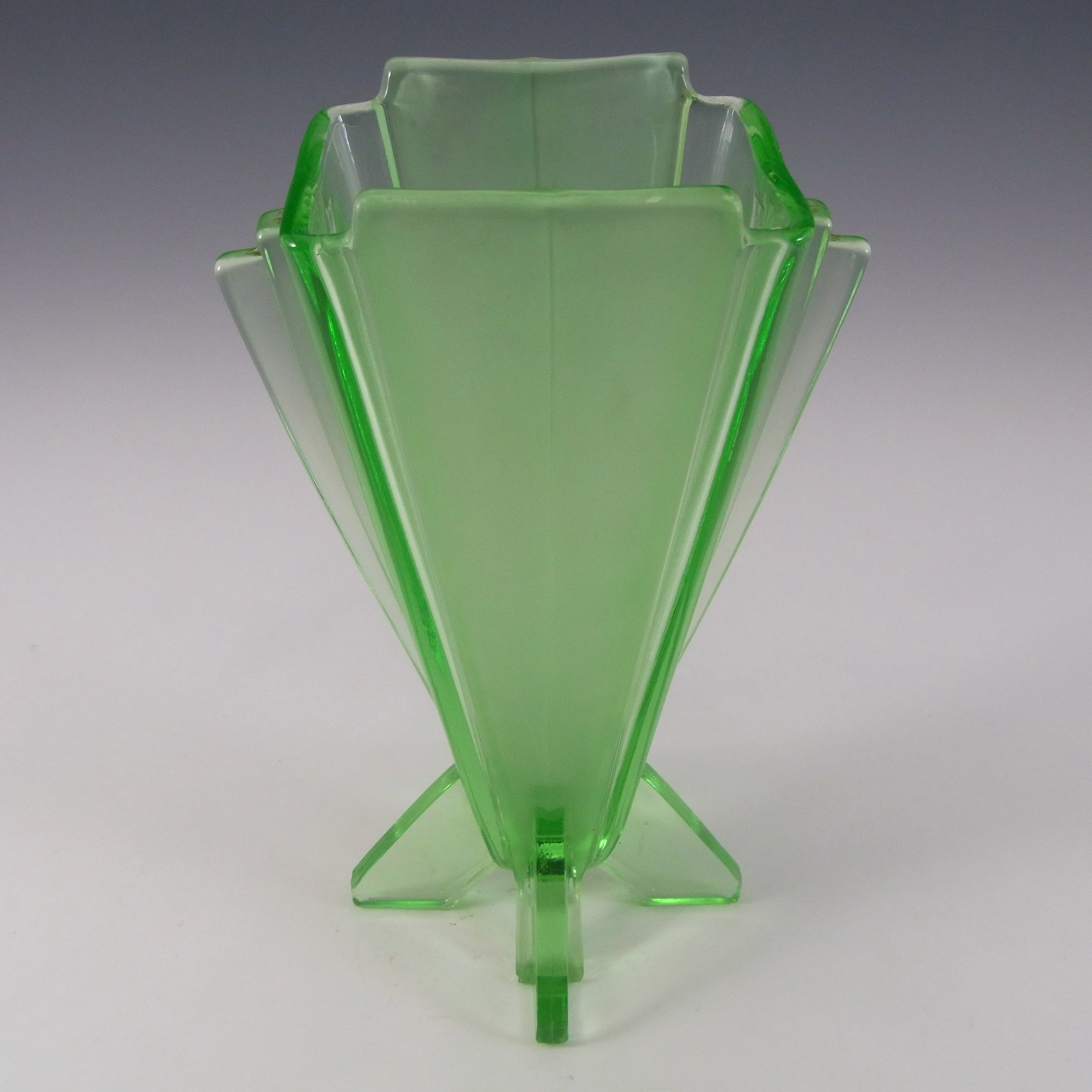 (image for) Stölzle #19249 Vintage Czech Art Deco Uranium Green Glass Vase - Click Image to Close
