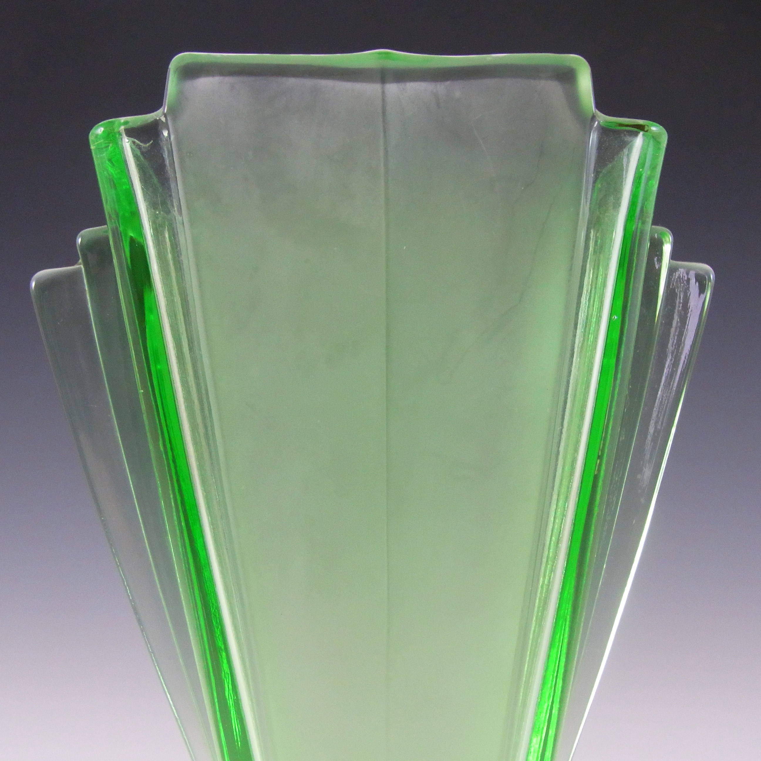(image for) Stölzle #19249 Vintage Czech Art Deco Uranium Green Glass Vase - Click Image to Close