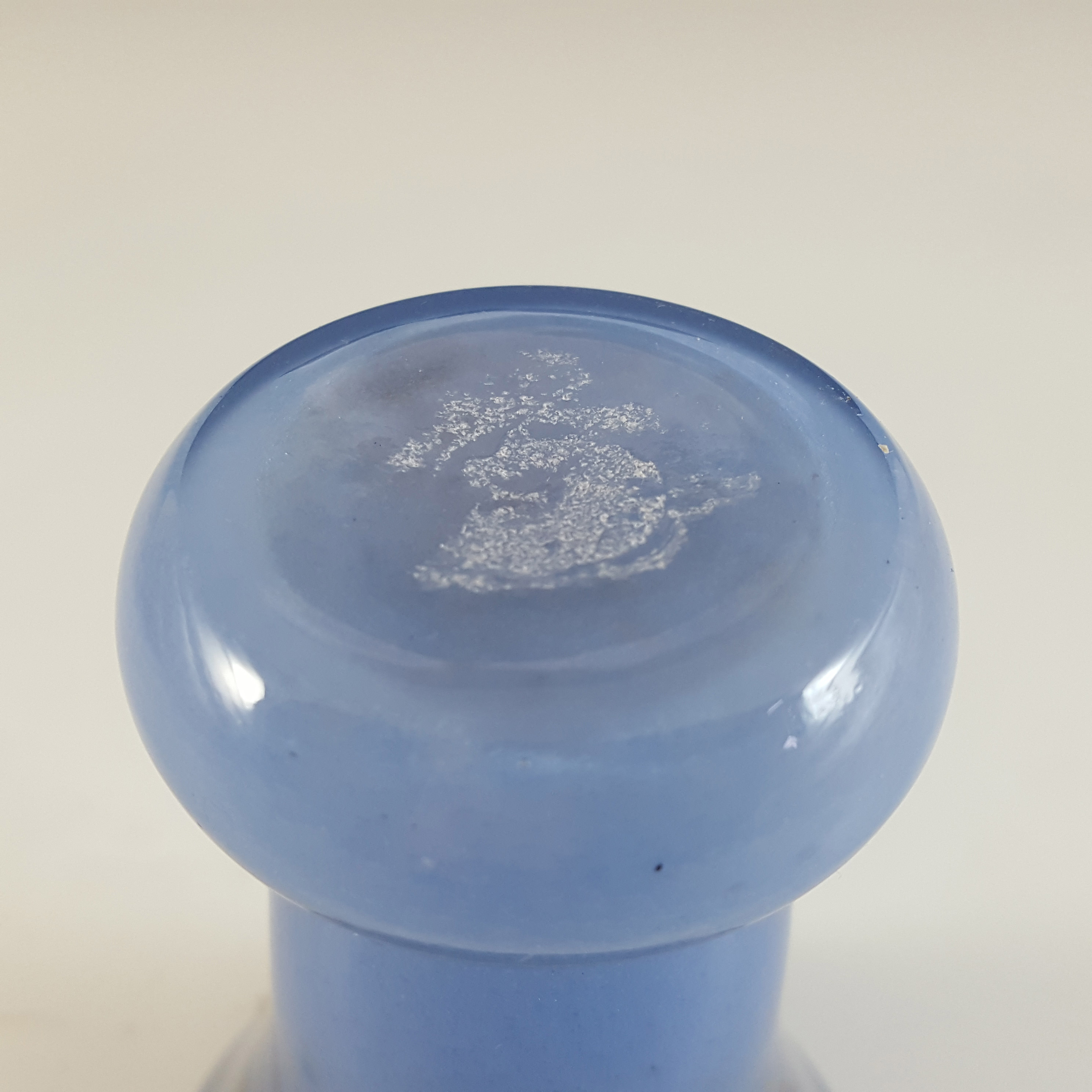 (image for) Vasart or Strathearn Blue Mottled Vintage Glass Vase V022 - Click Image to Close