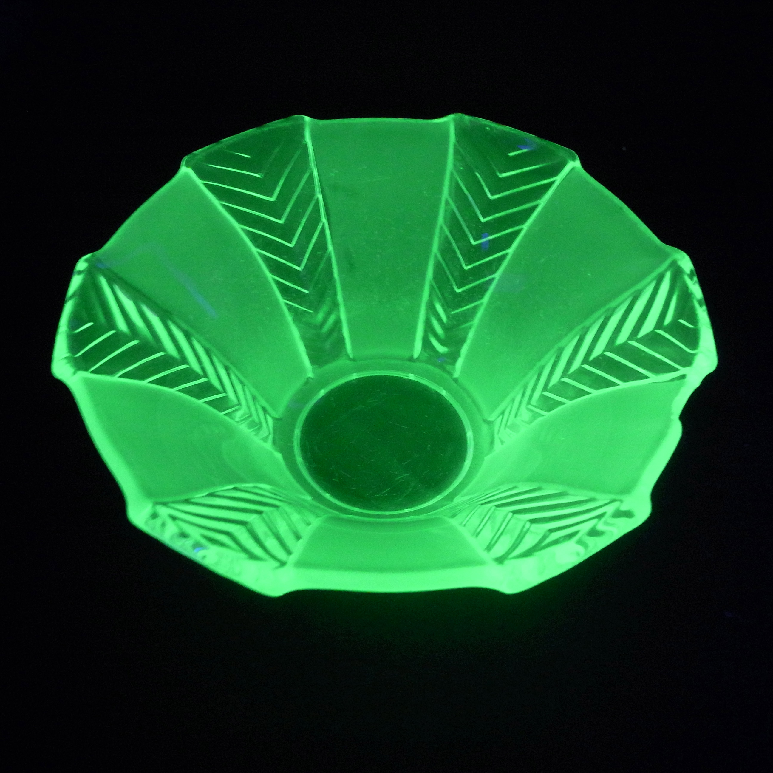 Walther & Söhne Art Deco Uranium Green Glass 'Athene' Bowl - Click Image to Close