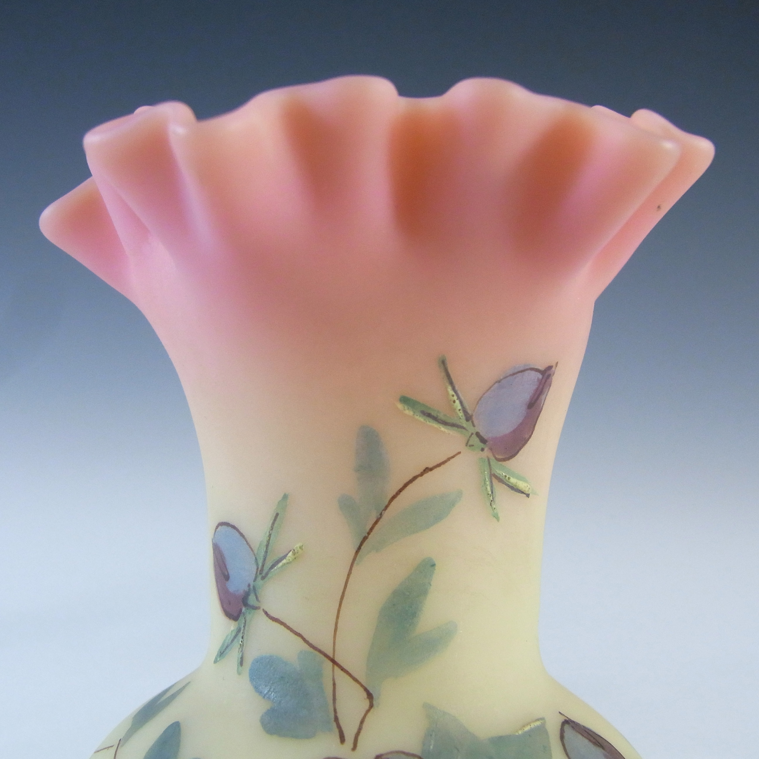 Thomas Webb Victorian Burmese Uranium 'Hawthorn' Glass Vase - Click Image to Close