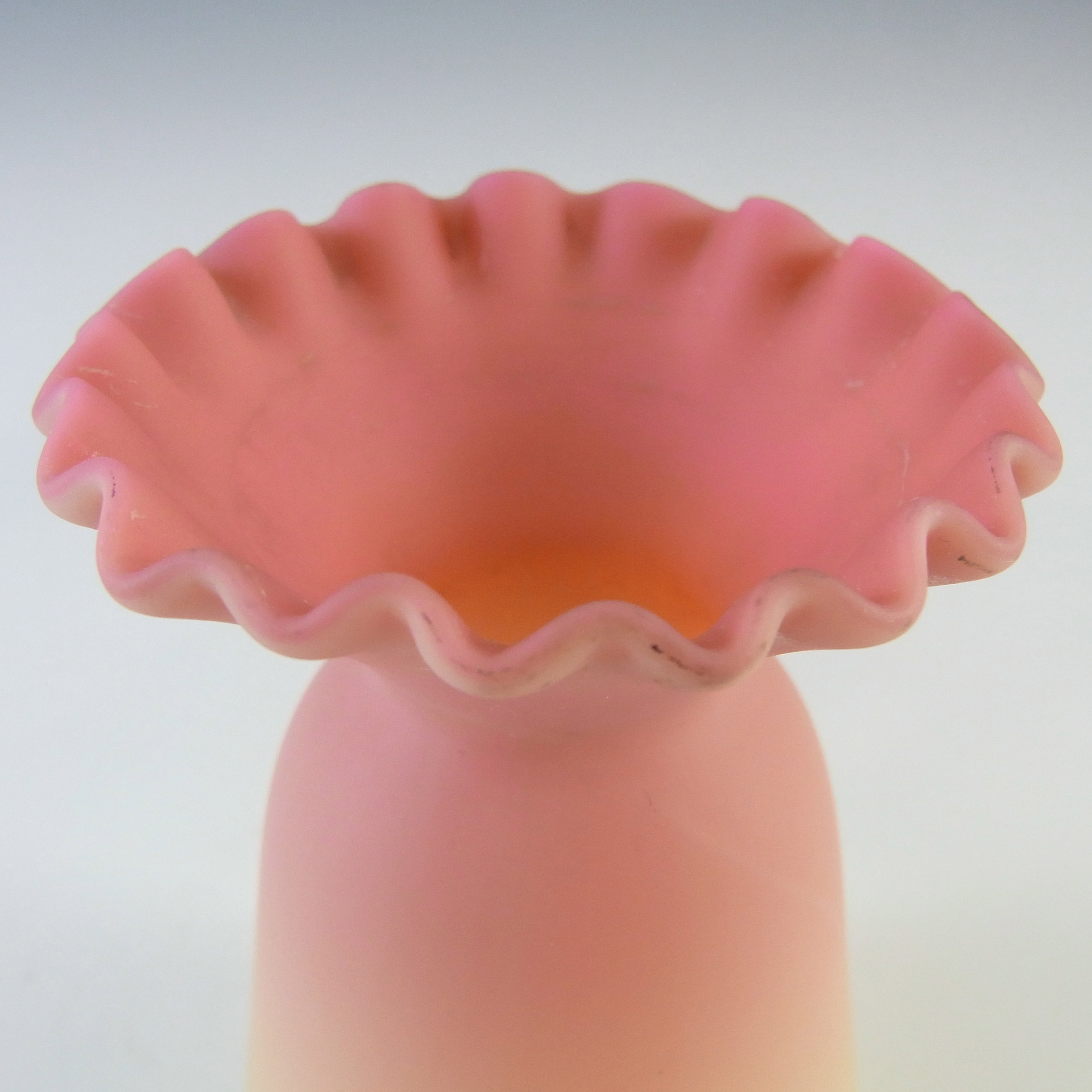 Thomas Webb Victorian Burmese Uranium Pink Glass Vase - Click Image to Close