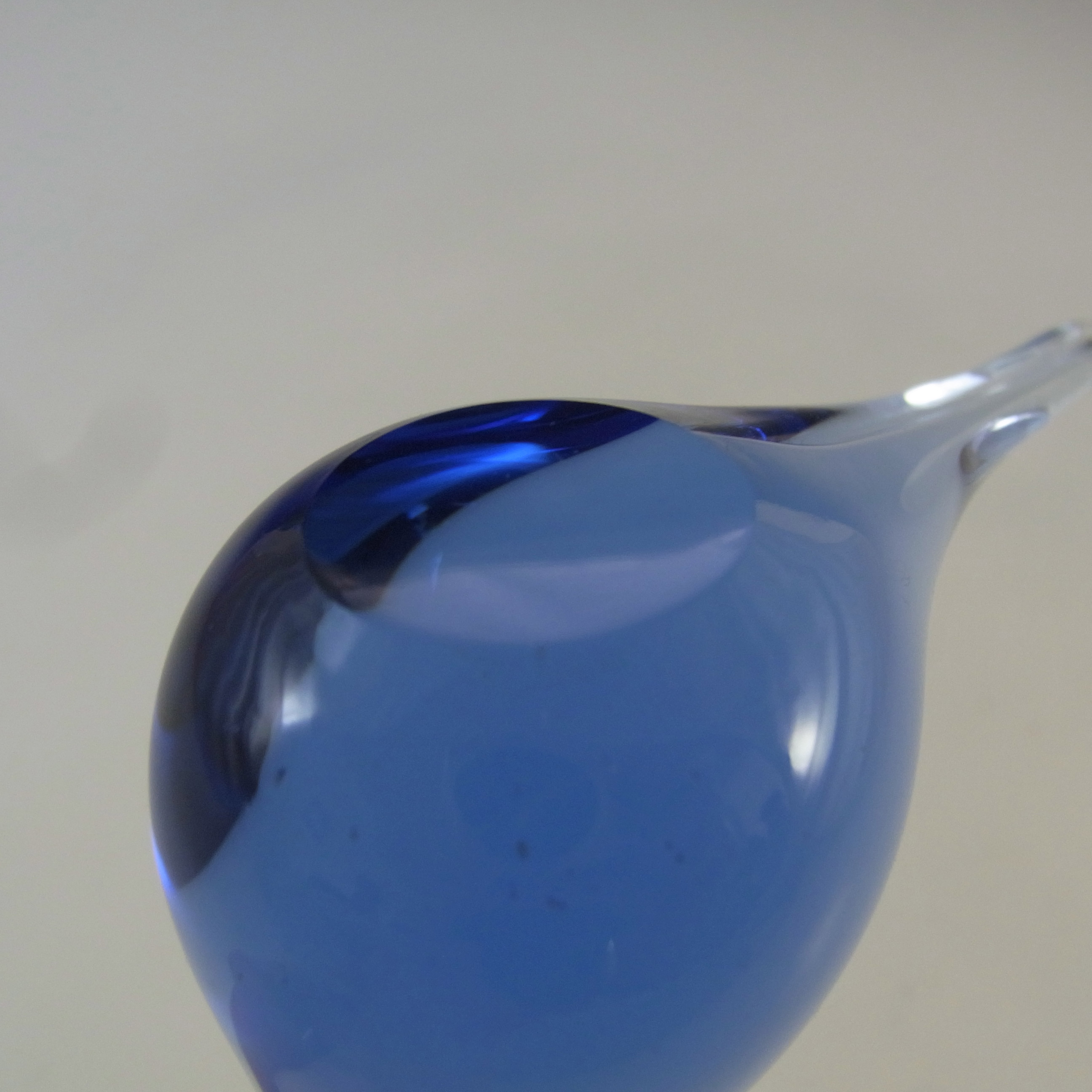 Wedgwood Blue Glass Lilliput Long-Tailed Bird Paperweight L5022 - Click Image to Close