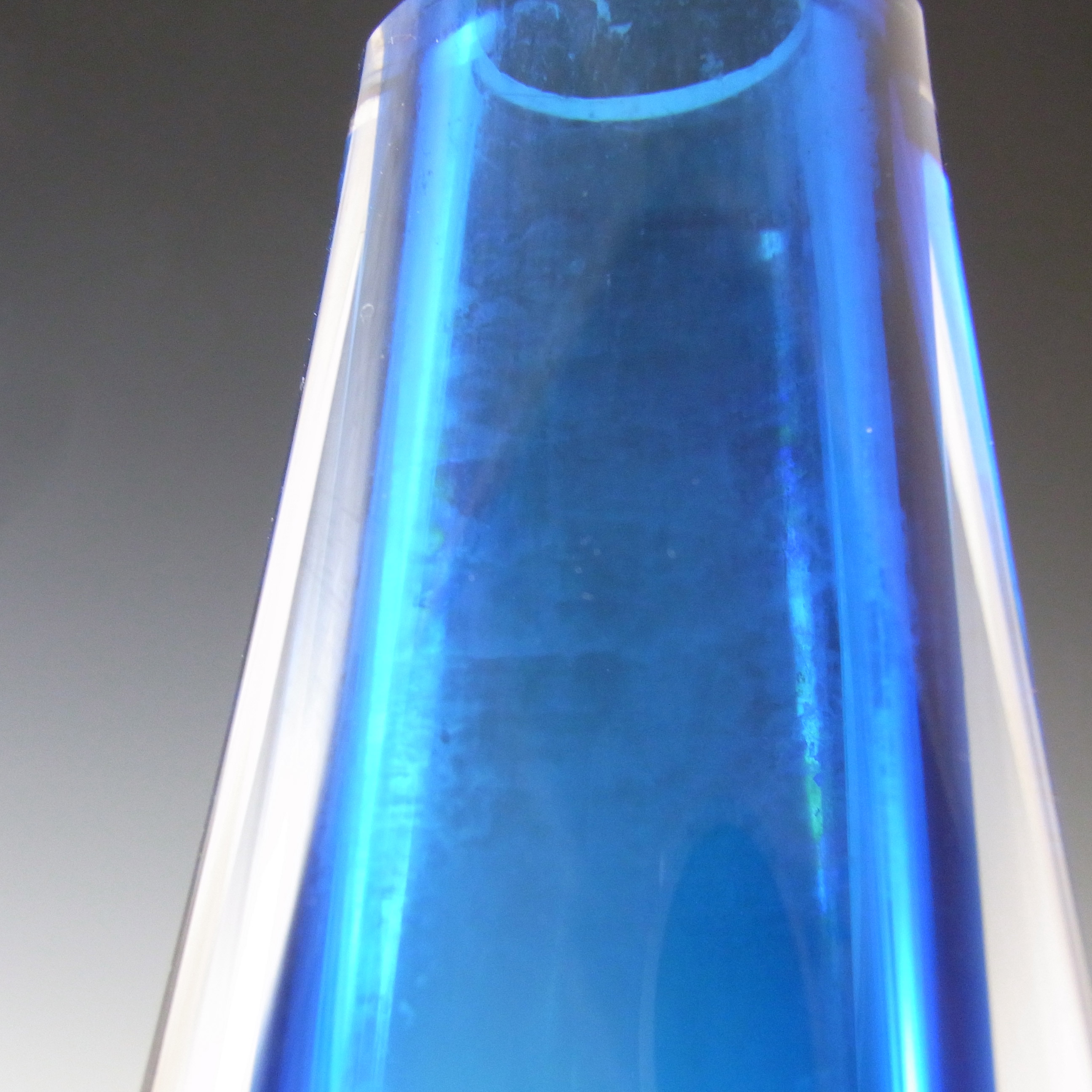 (image for) Whitefriars #9571 Cased Blue Glass Teardrop Vase - Click Image to Close