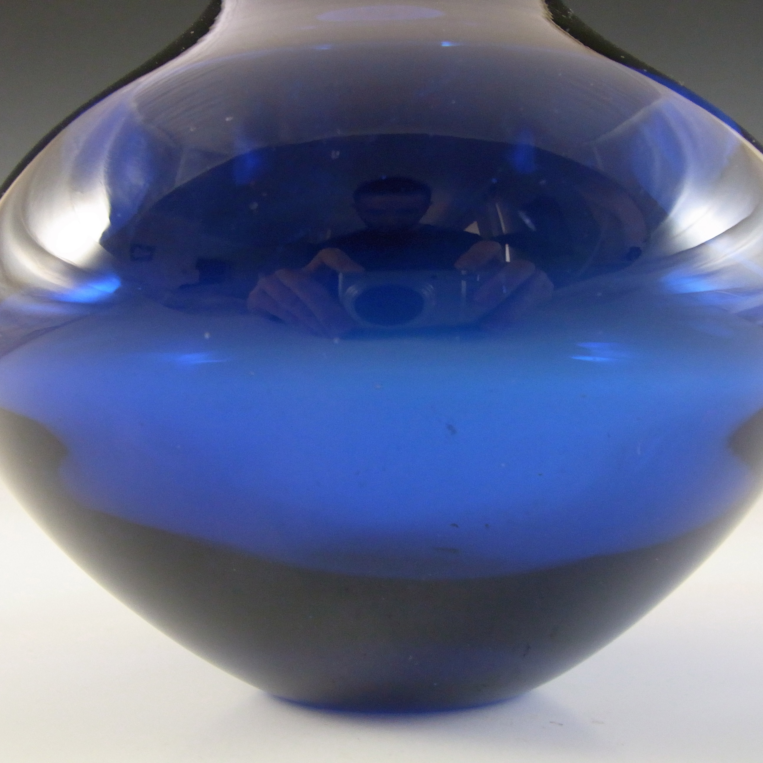Whitefriars #9586 Optical Ribbed Blue Glass Vase - Click Image to Close