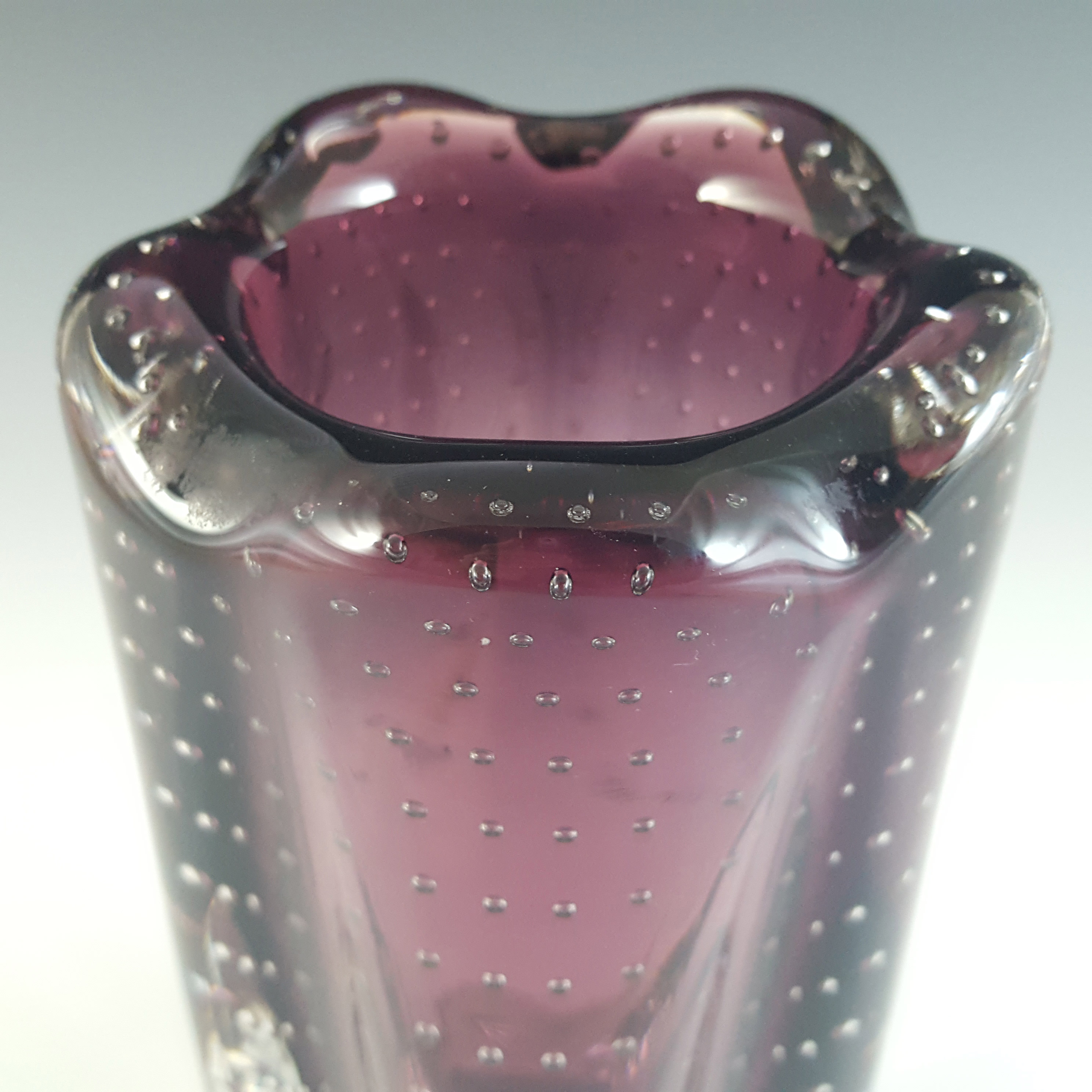 (image for) Whitefriars #9771 Aubergine Glass Controlled Bubble Lobed Vase - Click Image to Close