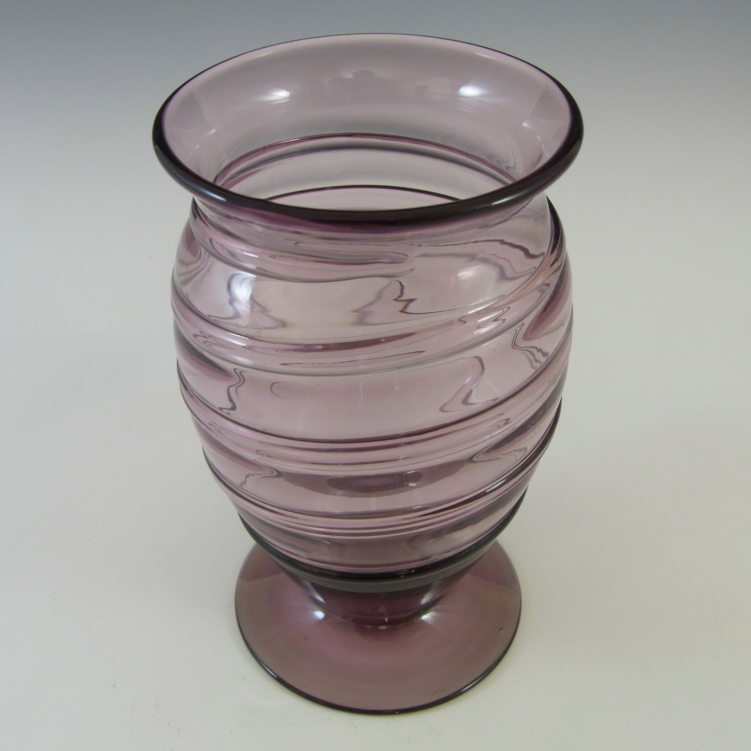 Whitefriars #9297 Amethyst Glass Ribbon Trail Vase - Labelled - Click Image to Close