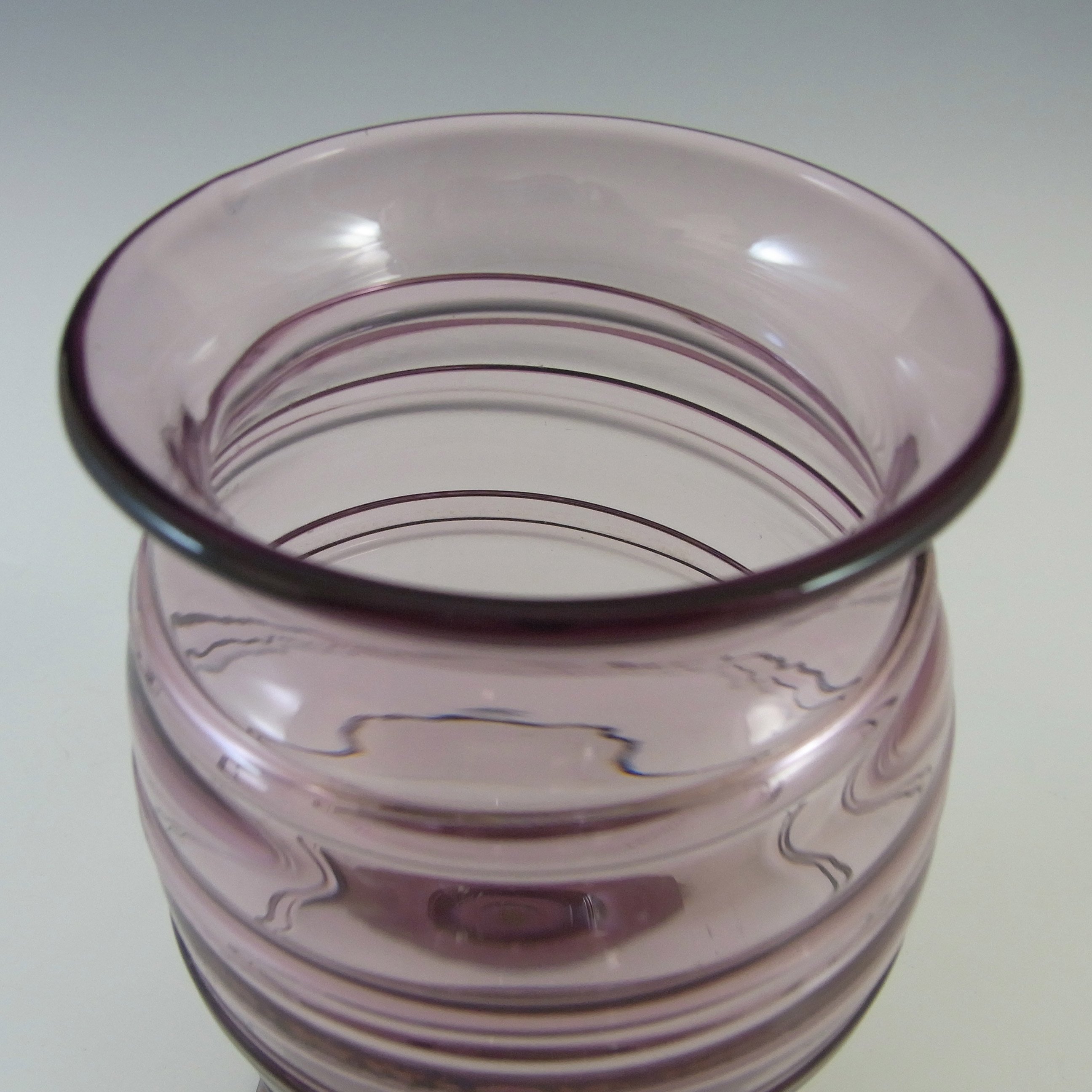 Whitefriars #9297 Amethyst Glass Ribbon Trail Vase - Labelled - Click Image to Close