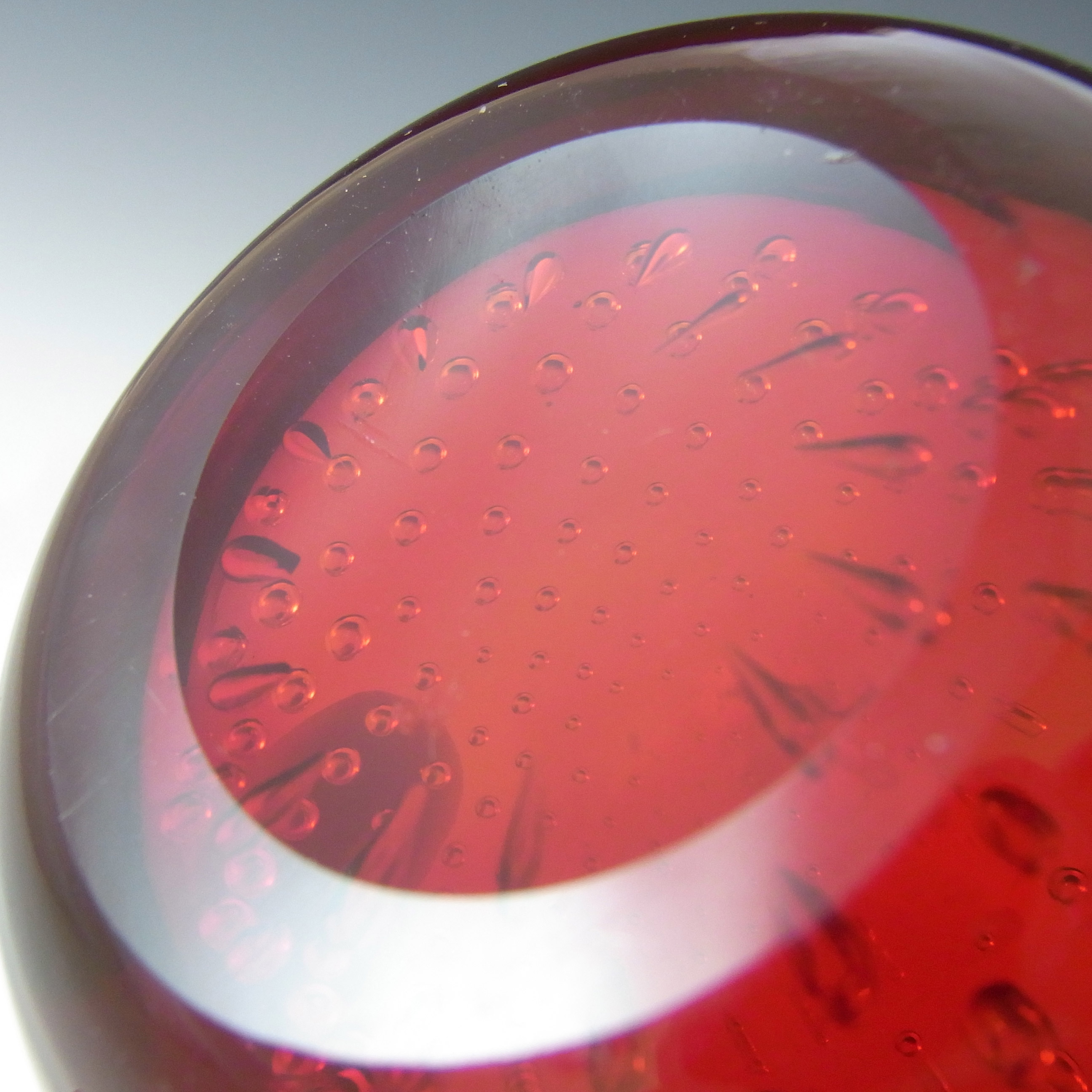 Whitefriars #9308 Ruby Red Glass Controlled Bubble Paperweight - Click Image to Close
