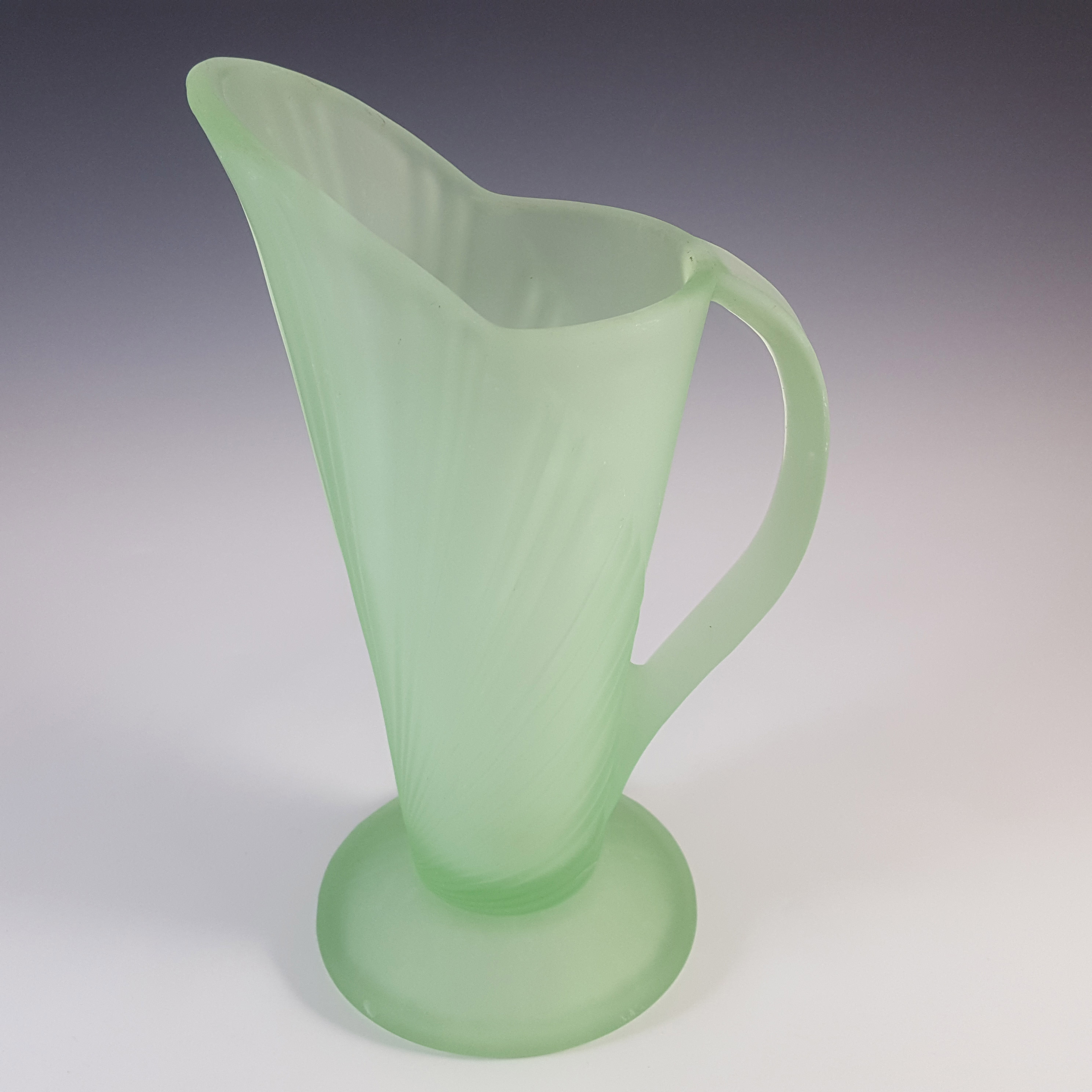 Bagley #3072 Art Deco Vintage Green Glass 'Sunburst' Vase - Click Image to Close