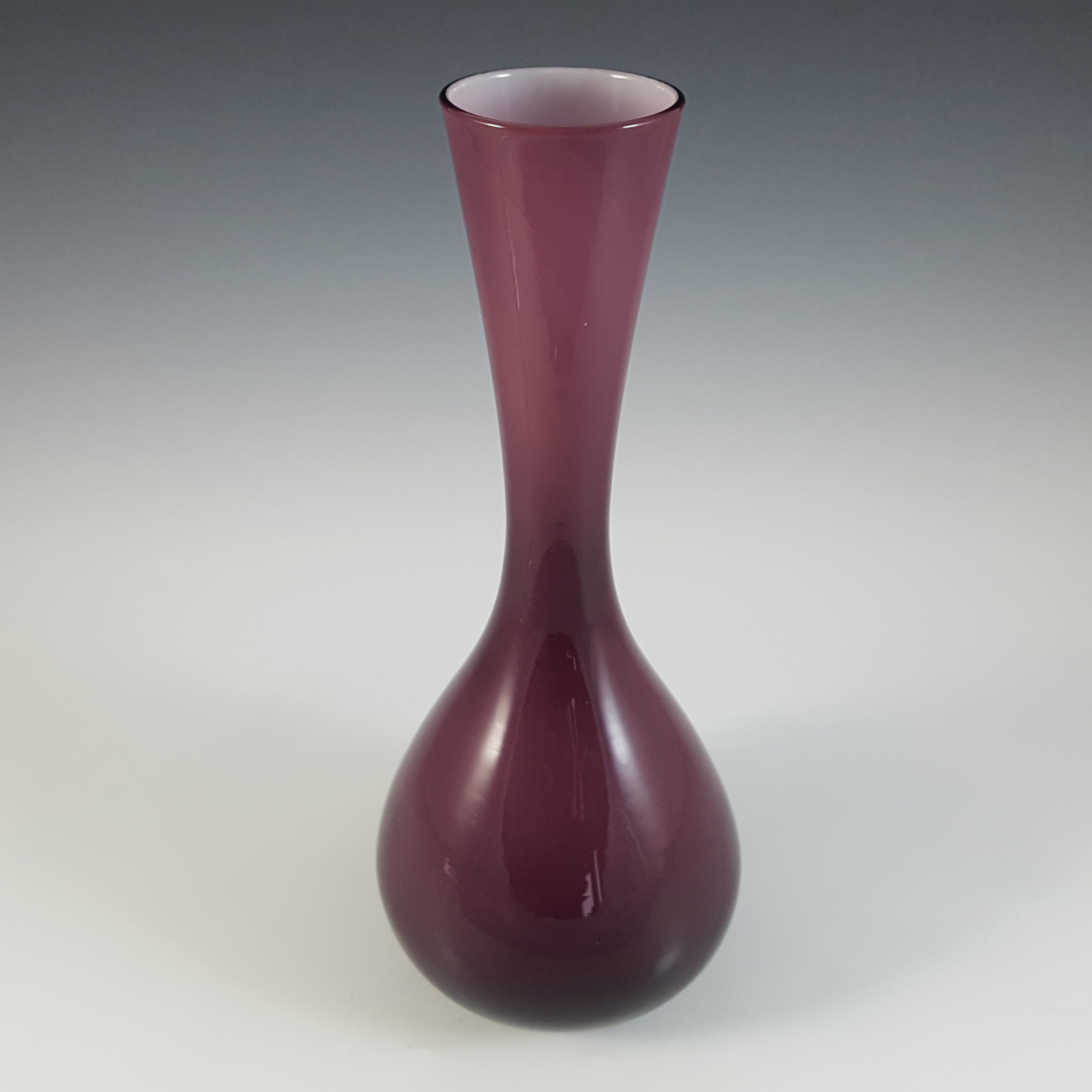 Scandinavian Style Retro Purple Cased Glass Vintage Vase - Click Image to Close
