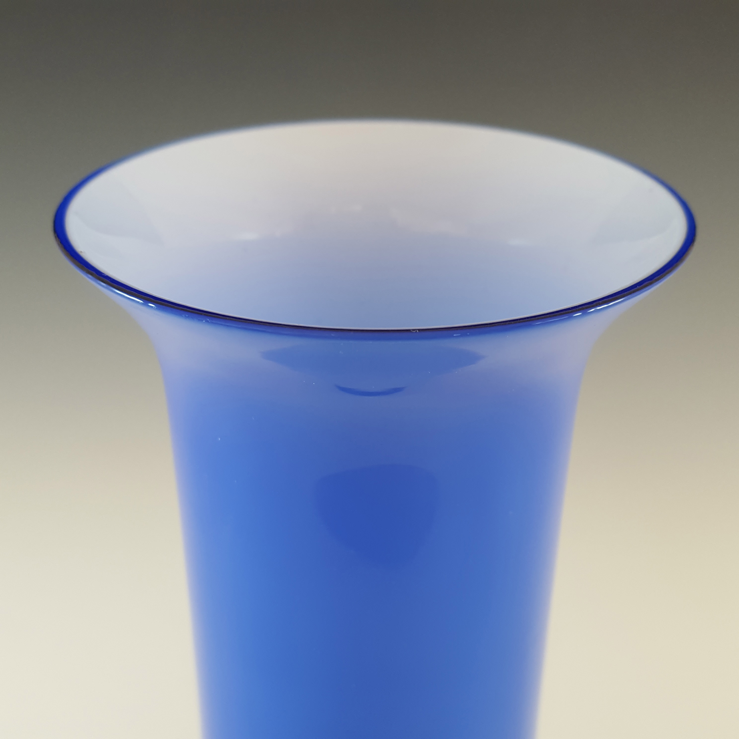 Empoli 1970's Italian Blue Retro Cased Glass Vase - Click Image to Close