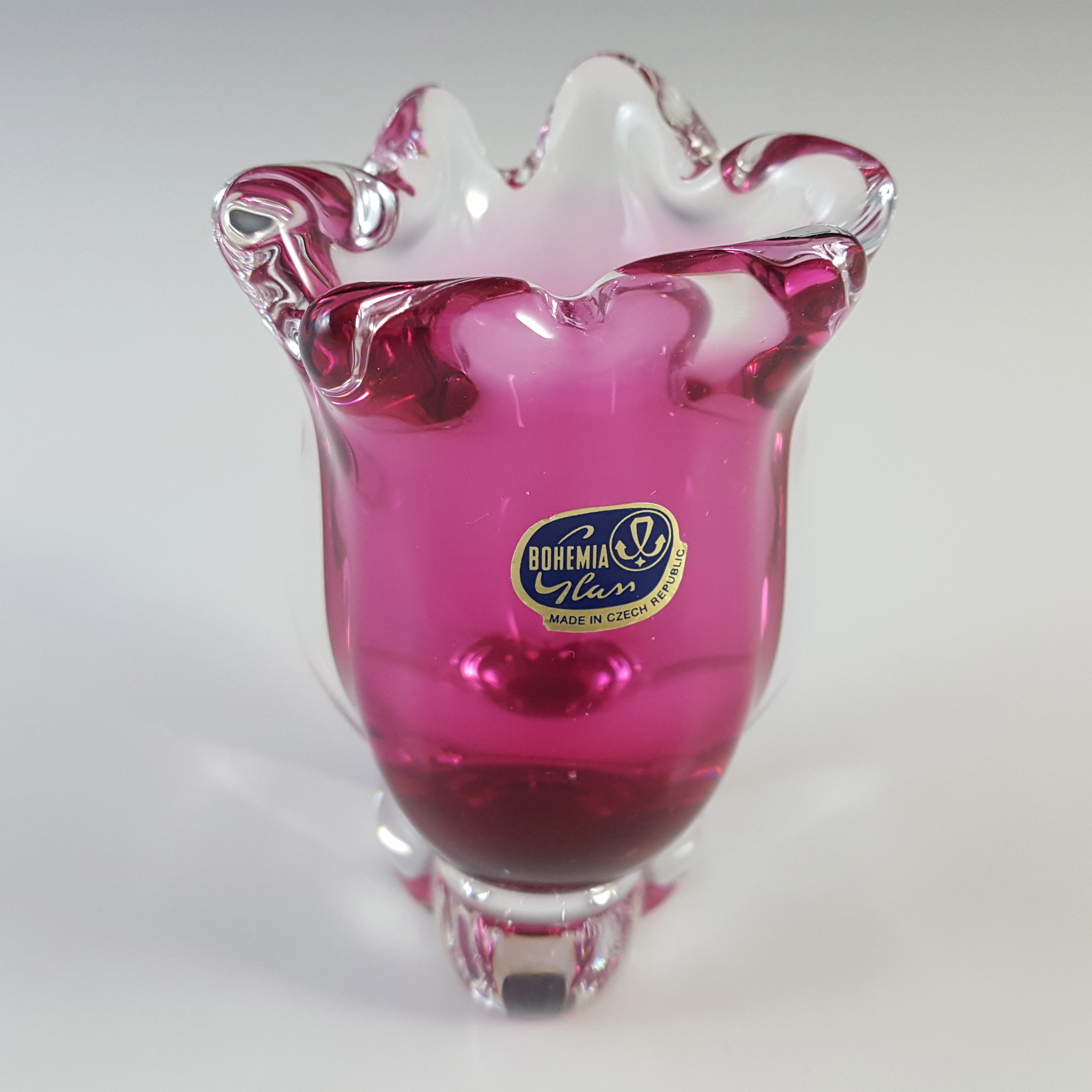 Chřibská #331/3/10 Czech Pink & Clear Glass Vintage Vase - Click Image to Close