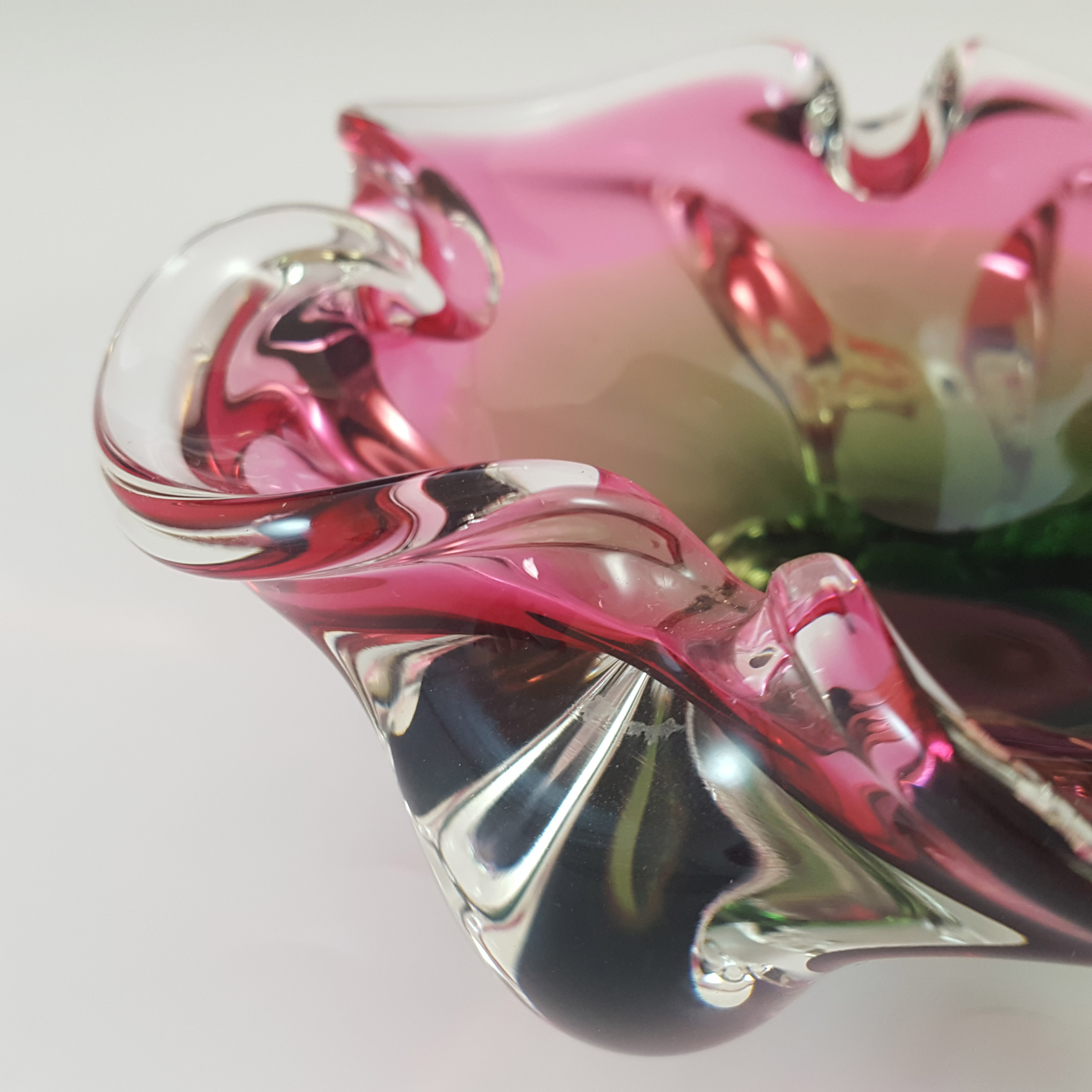 Chřibská #238/5/15 Czech Pink & Green Glass Bowl by Josef Hospodka - Click Image to Close