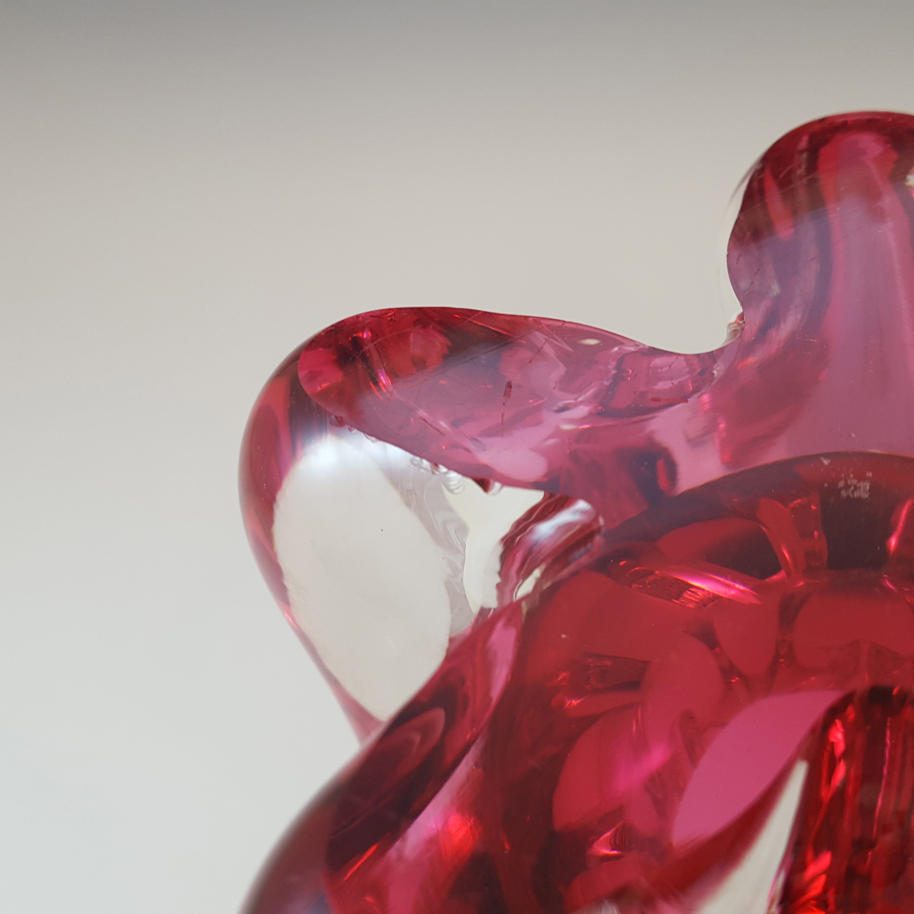 Chřibská #404/4/16 Czech Pink & Clear Glass Vase - Click Image to Close