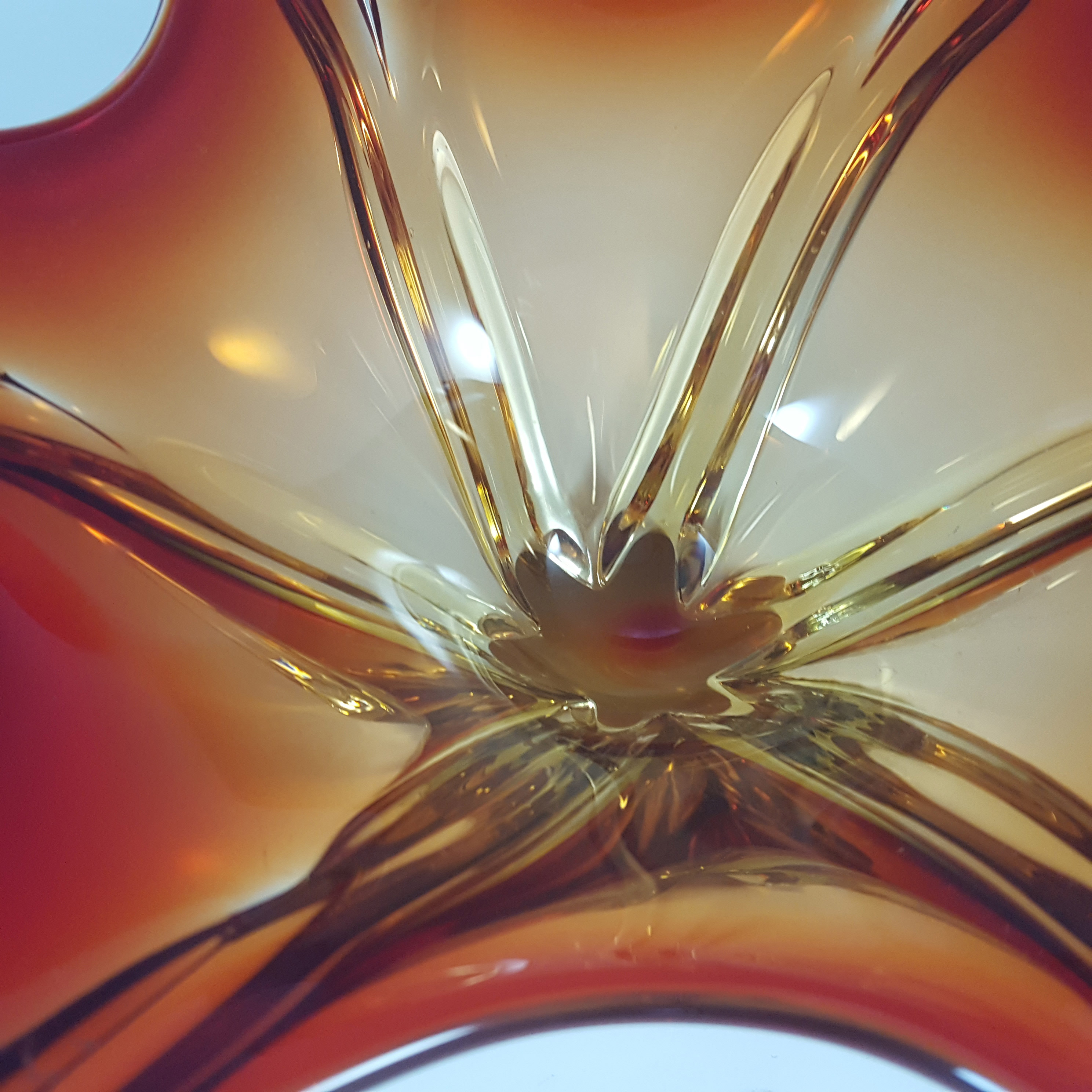 (image for) Cristallo Venezia Murano Red & Clear Sommerso Glass Star Bowl - Click Image to Close