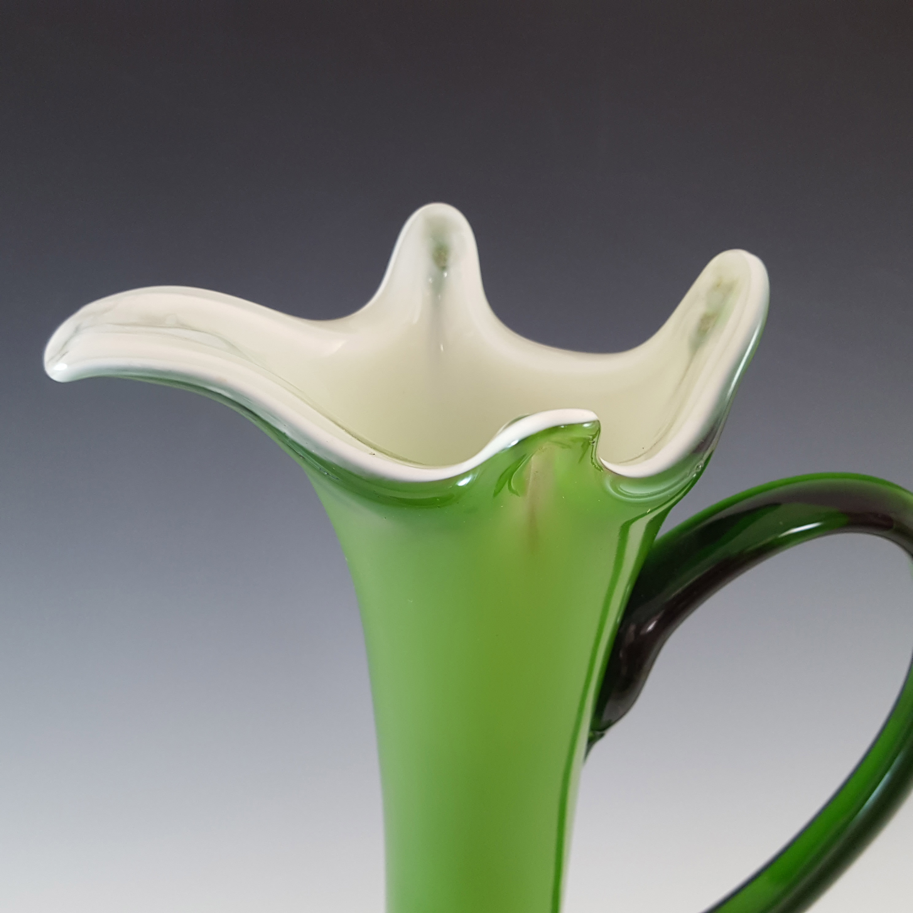 (image for) Cristalleria Fratelli Betti Italian Empoli Green Glass Vase - Click Image to Close
