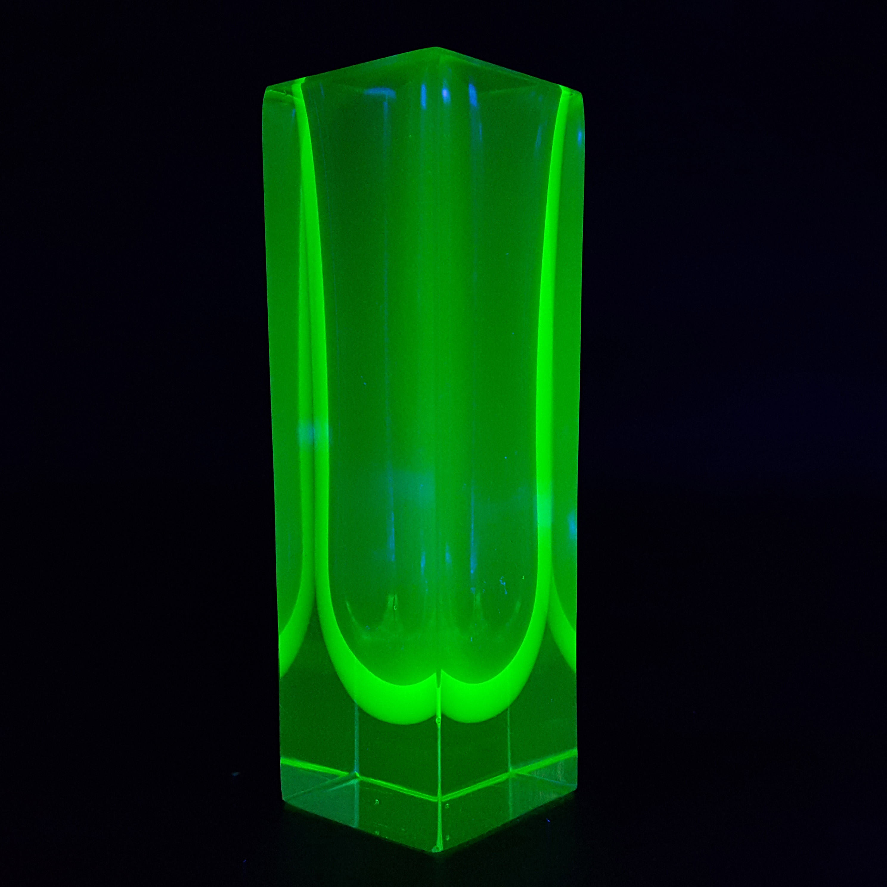 Murano Faceted Blue & Uranium Green Sommerso Glass Block Vase - Click Image to Close