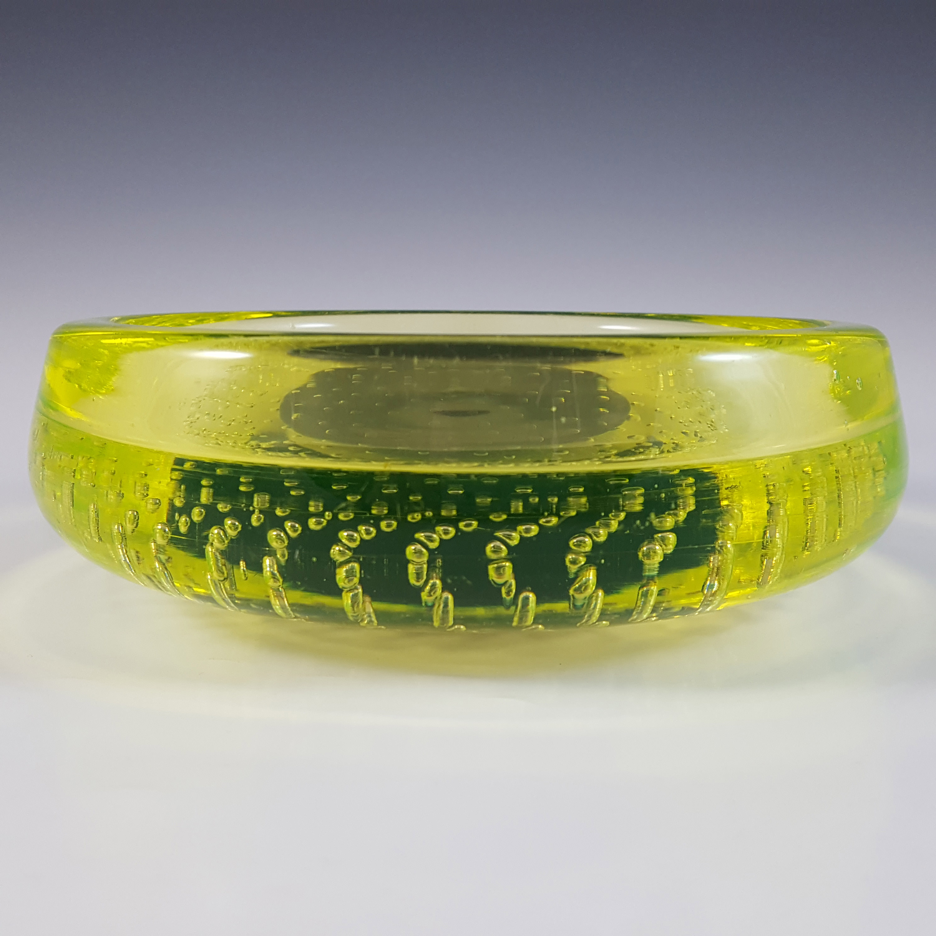 Galliano Ferro Murano Bullicante Uranium Green Glass Bowl - Click Image to Close