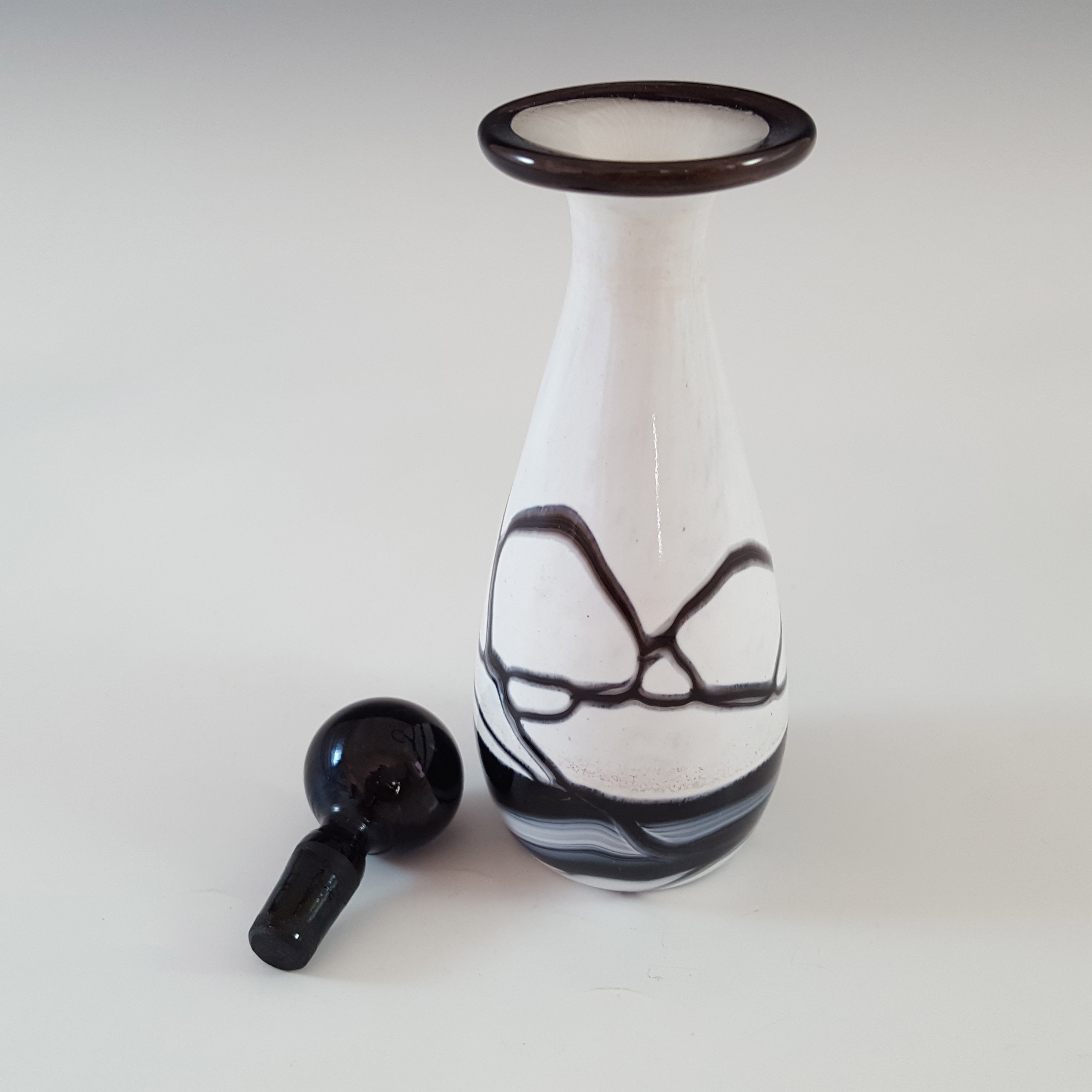 (image for) SIGNED Gozo Black & White Glass 'Noir' Perfume Bottle - Click Image to Close