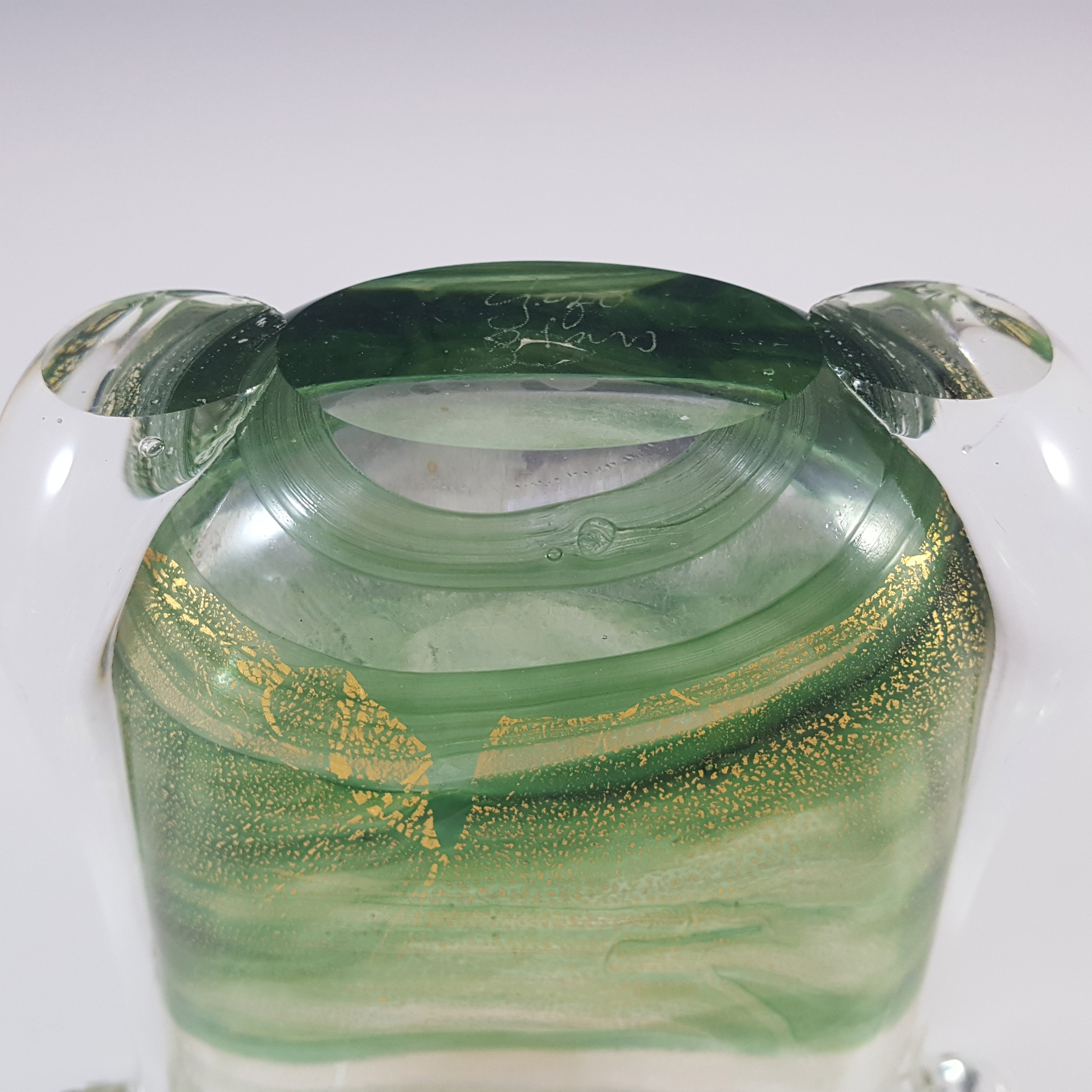 SIGNED Gozo Maltese Green Gold Leaf Glass 'Verdi' Vase - Click Image to Close