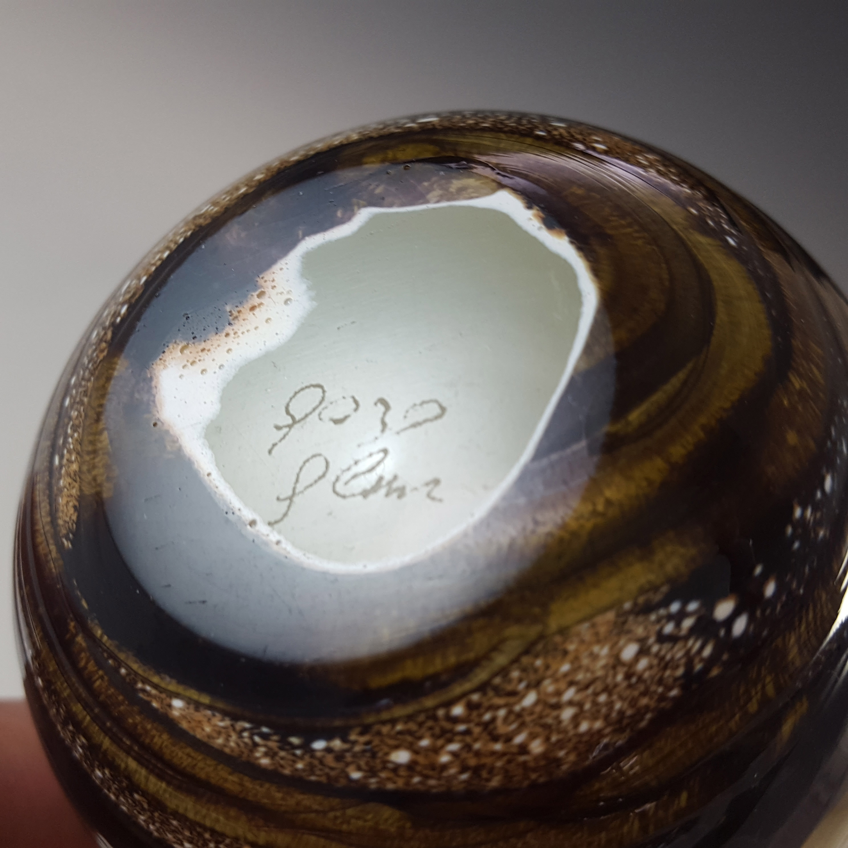 SIGNED Gozo Maltese Sandy & Brown Glass 'Seashell' Vase - Click Image to Close