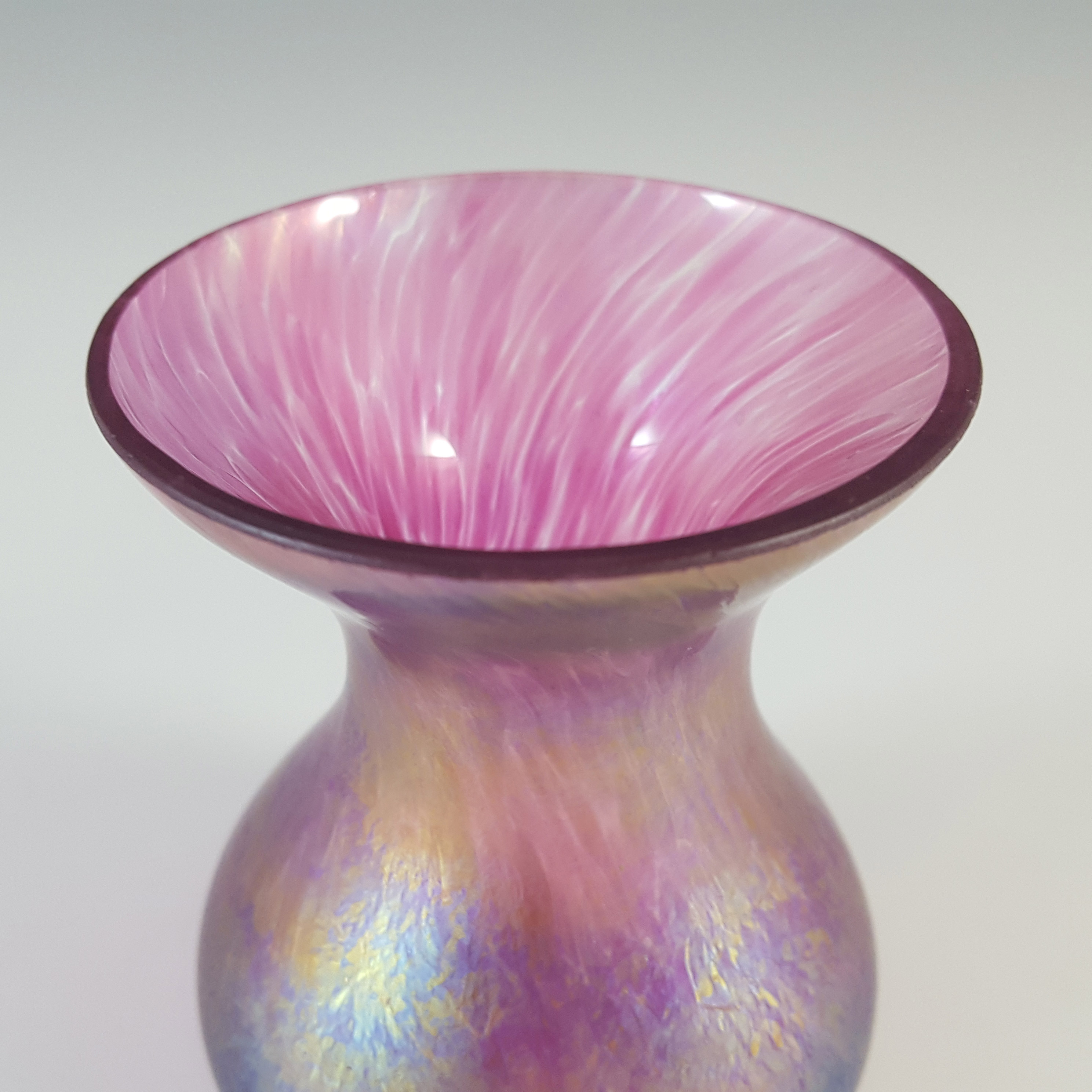 Heron Glass Speckled Pink Iridescent British Posy Vase - Click Image to Close