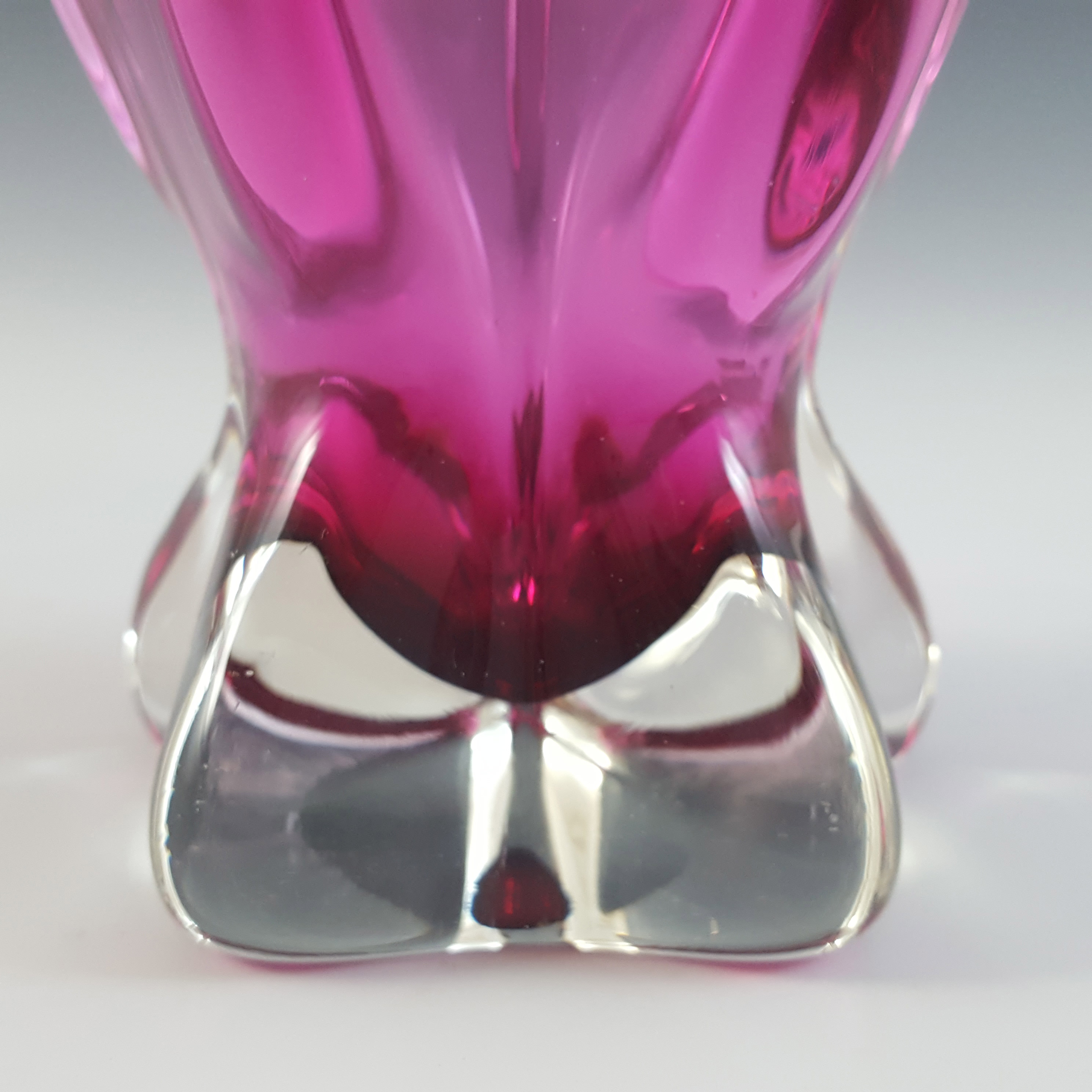 Iwatsu Hineri Japanese Pink Cased Glass Vintage Vase - Click Image to Close